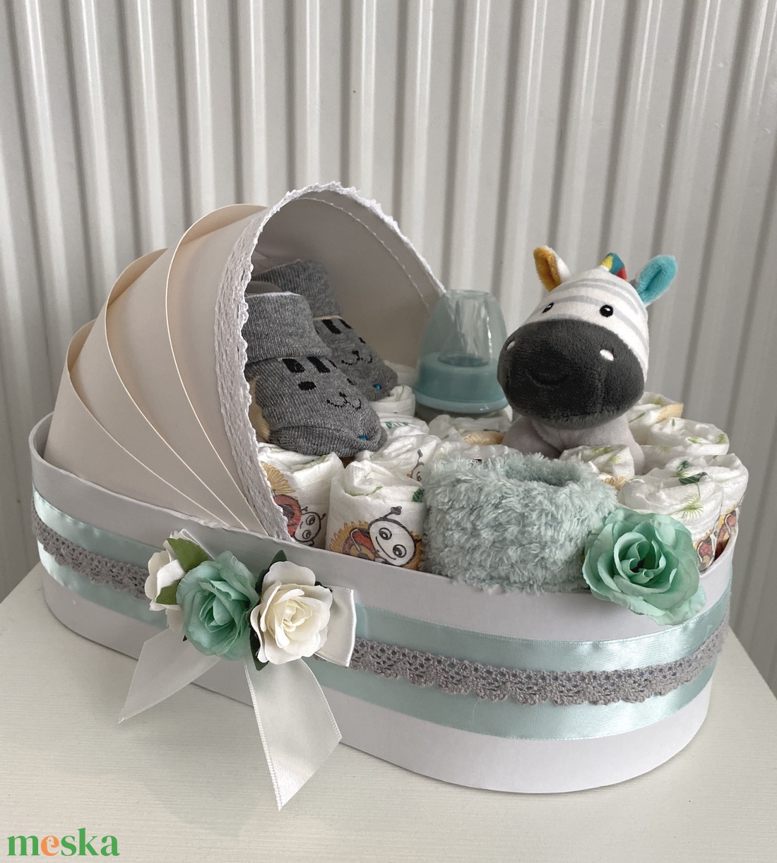 Kis zebra bölcső pelenkatorta, 2-5 kg pelenkatorony, babaváró csomag - baba - mama - babalátogató ajándékcsomag - Meska.hu