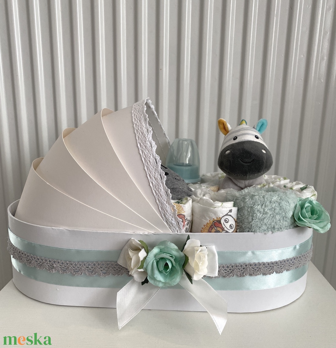 Kis zebra bölcső pelenkatorta, 2-5 kg pelenkatorony, babaváró csomag - baba - mama - babalátogató ajándékcsomag - Meska.hu