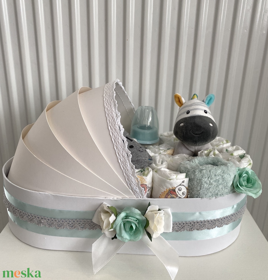 Kis zebra bölcső pelenkatorta, 2-5 kg pelenkatorony, babaváró csomag - baba - mama - babalátogató ajándékcsomag - Meska.hu