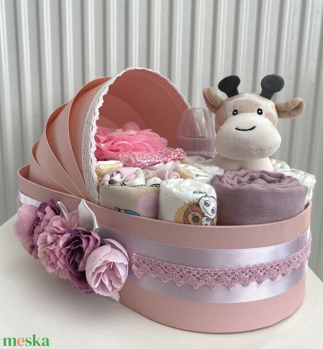 Kis boci bölcső pelenkatorta, 2-5 kg pelenkatorony, babaváró csomag - baba - mama - pelenkázó, babafürdető kellékek - pelenkatorta - Meska.hu