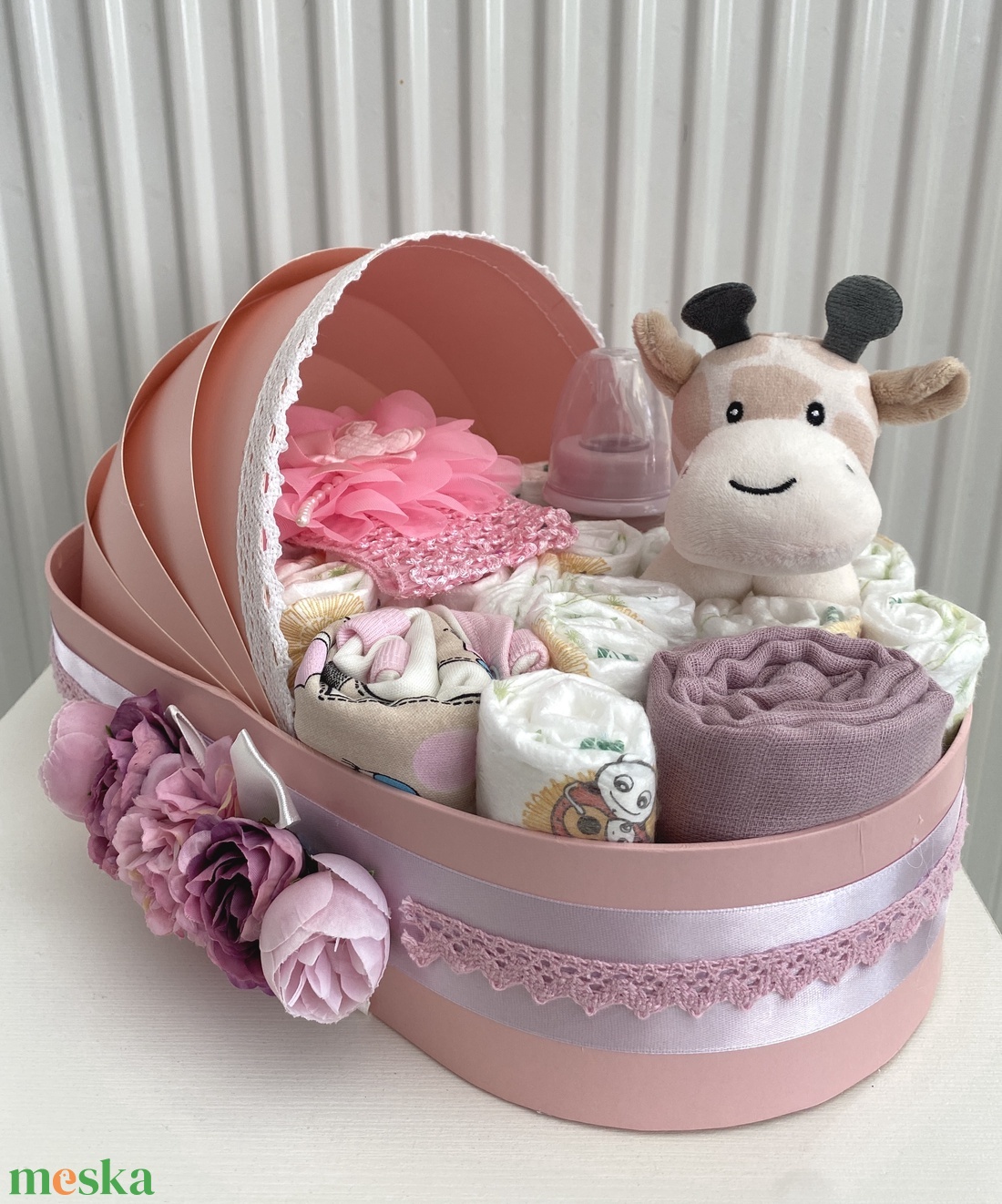 Kis boci bölcső pelenkatorta, 2-5 kg pelenkatorony, babaváró csomag - baba - mama - pelenkázó, babafürdető kellékek - pelenkatorta - Meska.hu