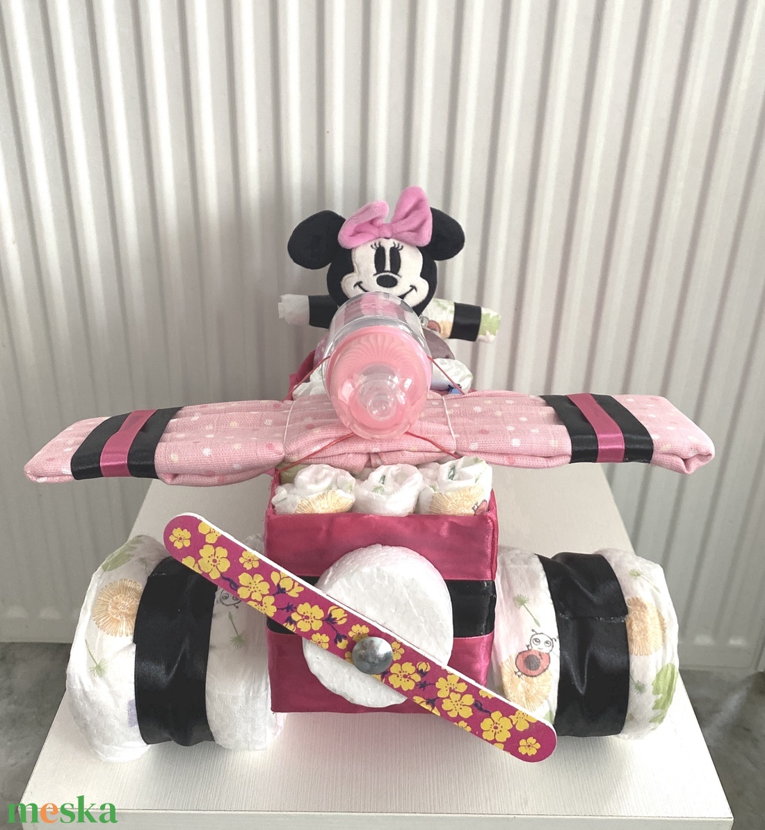  Minnie repülő pelenkatorta,2-5 kg pelenkatorony, babaváró csomagf - baba - mama - pelenkázó, babafürdető kellékek - pelenkatorta - Meska.hu