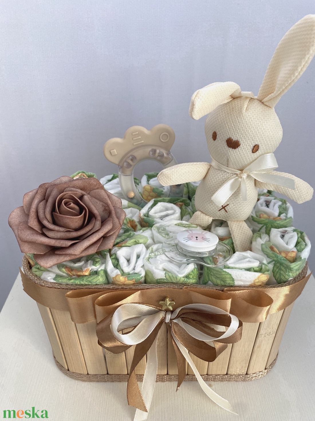 Nyuszi baba box, pelenkatorta, 3-6kg pelenkatorony, babaváró csomag - játék & sport - babalátogató ajándékcsomag - Meska.hu Nyuszi baba box, pelenkatorta, 3-6kg pelenkatorony, babaváró csomag - játék & sport - babalátogató ajándékcsomag - Meska.hu