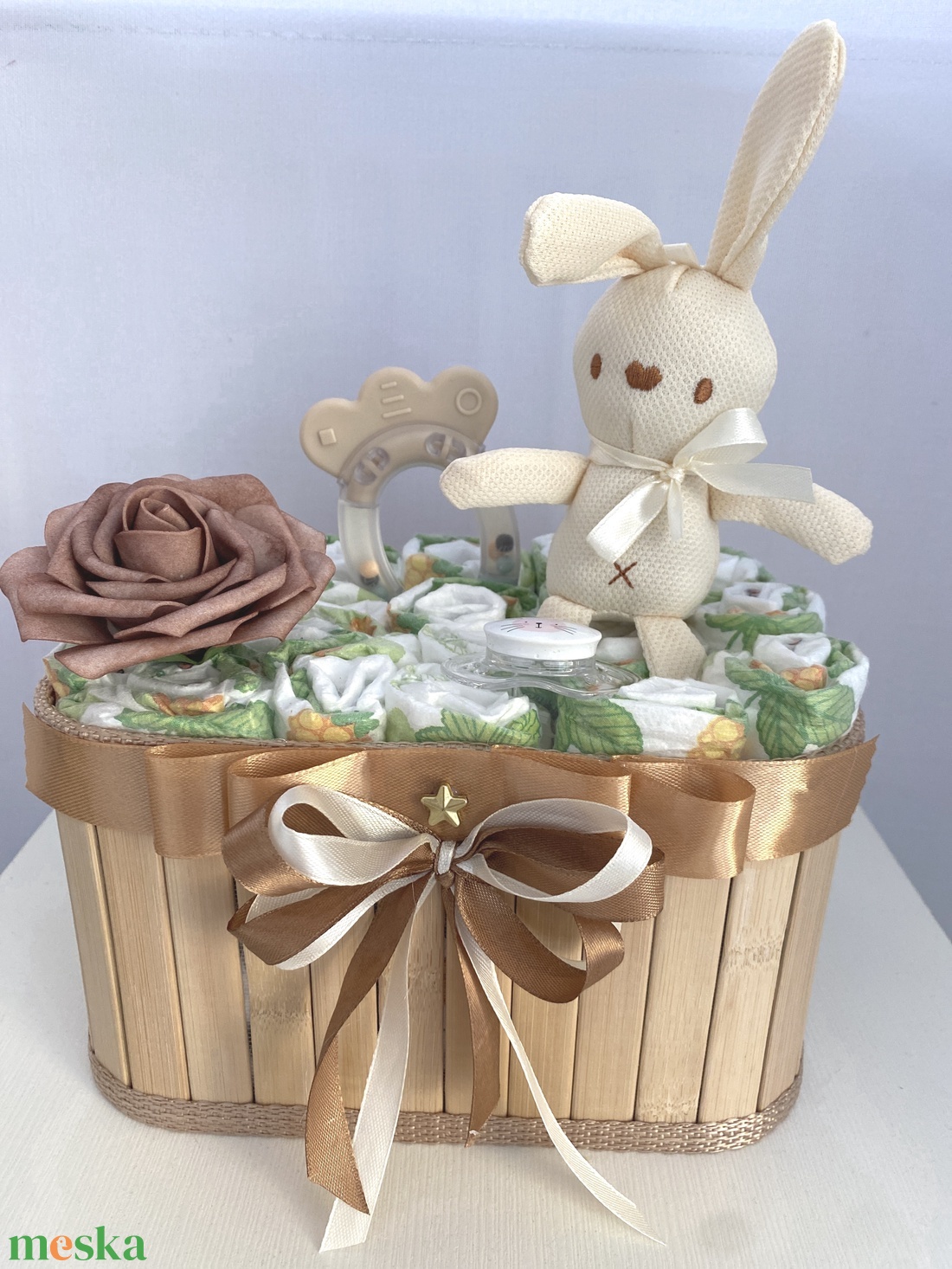 Nyuszi baba box, pelenkatorta, 3-6kg pelenkatorony, babaváró csomag - játék & sport - babalátogató ajándékcsomag - Meska.hu Nyuszi baba box, pelenkatorta, 3-6kg pelenkatorony, babaváró csomag - játék & sport - babalátogató ajándékcsomag - Meska.hu