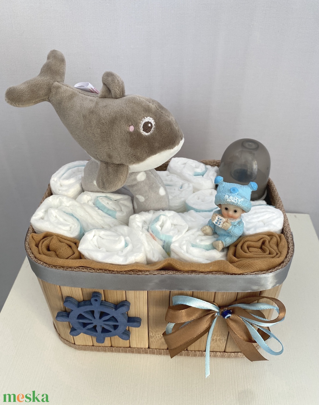 Kis bálna baba box, pelenkatorta, 4-8 kg pelenkatorony, babaváró csomag - ékszer - gyűrű - gyöngyös gyűrű - Meska.hu