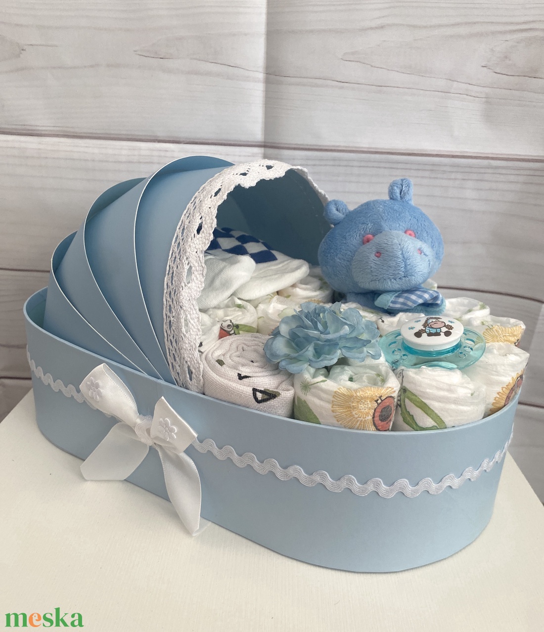 Maci bölcső pelenkatorta 2-5 kg, pelenkatorony, babaváró csomag - játék & sport - babalátogató ajándékcsomag - Meska.hu Maci bölcső pelenkatorta 2-5 kg, pelenkatorony, babaváró csomag - játék & sport - babalátogató ajándékcsomag - Meska.hu