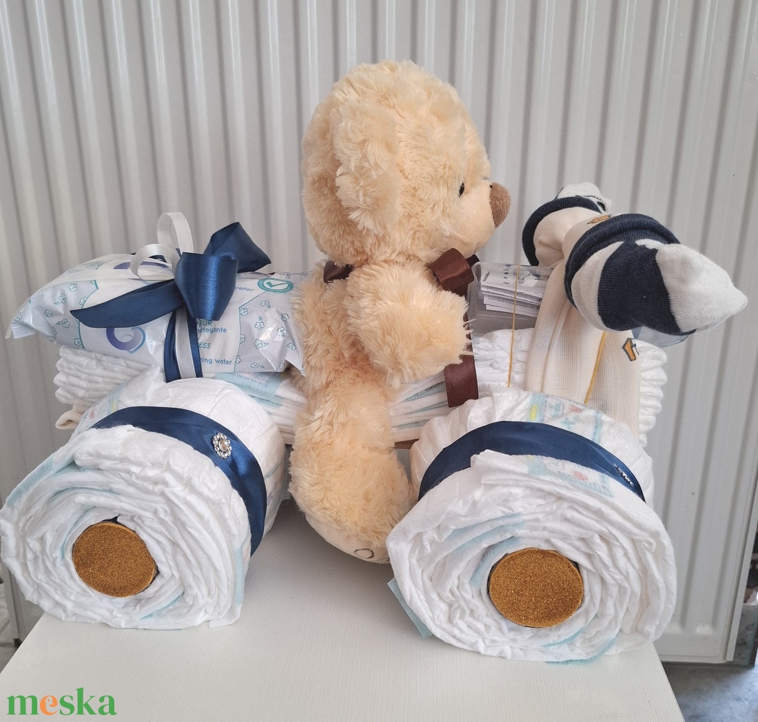 Mackó Quad autó pelenkatorta, 2-5 kg pelenkatorony, babaváró csomag - játék & sport - babalátogató ajándékcsomag - Meska.hu Mackó Quad autó pelenkatorta, 2-5 kg pelenkatorony, babaváró csomag - játék & sport - babalátogató ajándékcsomag - Meska.hu