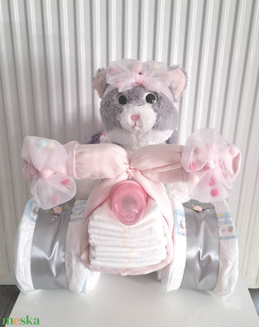 Kis cicás Quad autó pelenkatorta, 2-5 kg pelenkatorony, babaváró csomag, kelengye - játék & sport - babalátogató ajándékcsomag - Meska.hu Kis cicás Quad autó pelenkatorta, 2-5 kg pelenkatorony, babaváró csomag, kelengye - játék & sport - babalátogató ajándékcsomag - Meska.hu