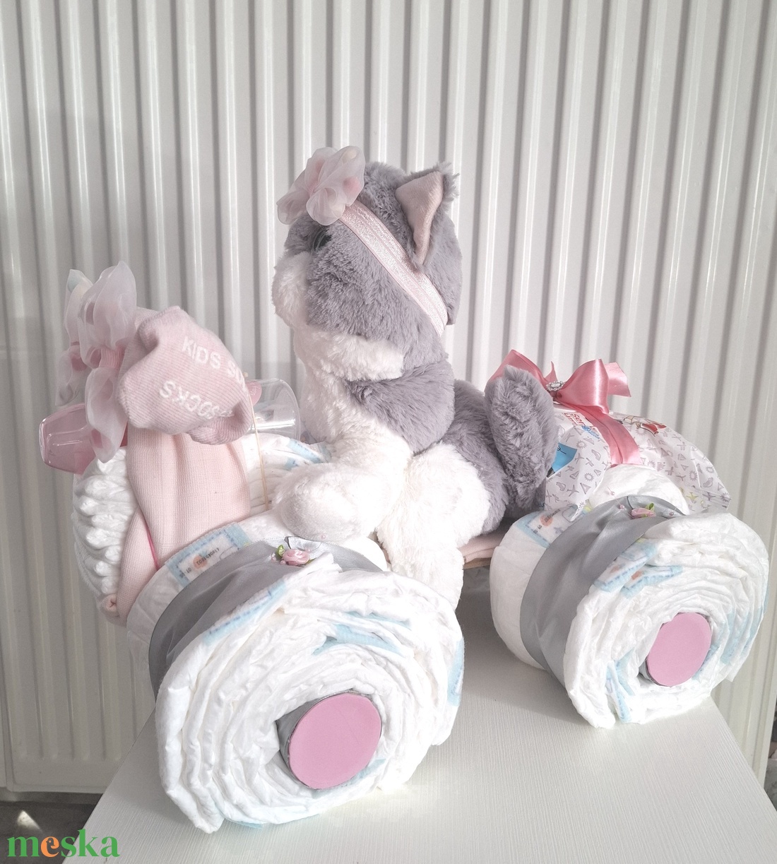 Kis cicás Quad autó pelenkatorta, 2-5 kg pelenkatorony, babaváró csomag, kelengye - játék & sport - babalátogató ajándékcsomag - Meska.hu Kis cicás Quad autó pelenkatorta, 2-5 kg pelenkatorony, babaváró csomag, kelengye - játék & sport - babalátogató ajándékcsomag - Meska.hu