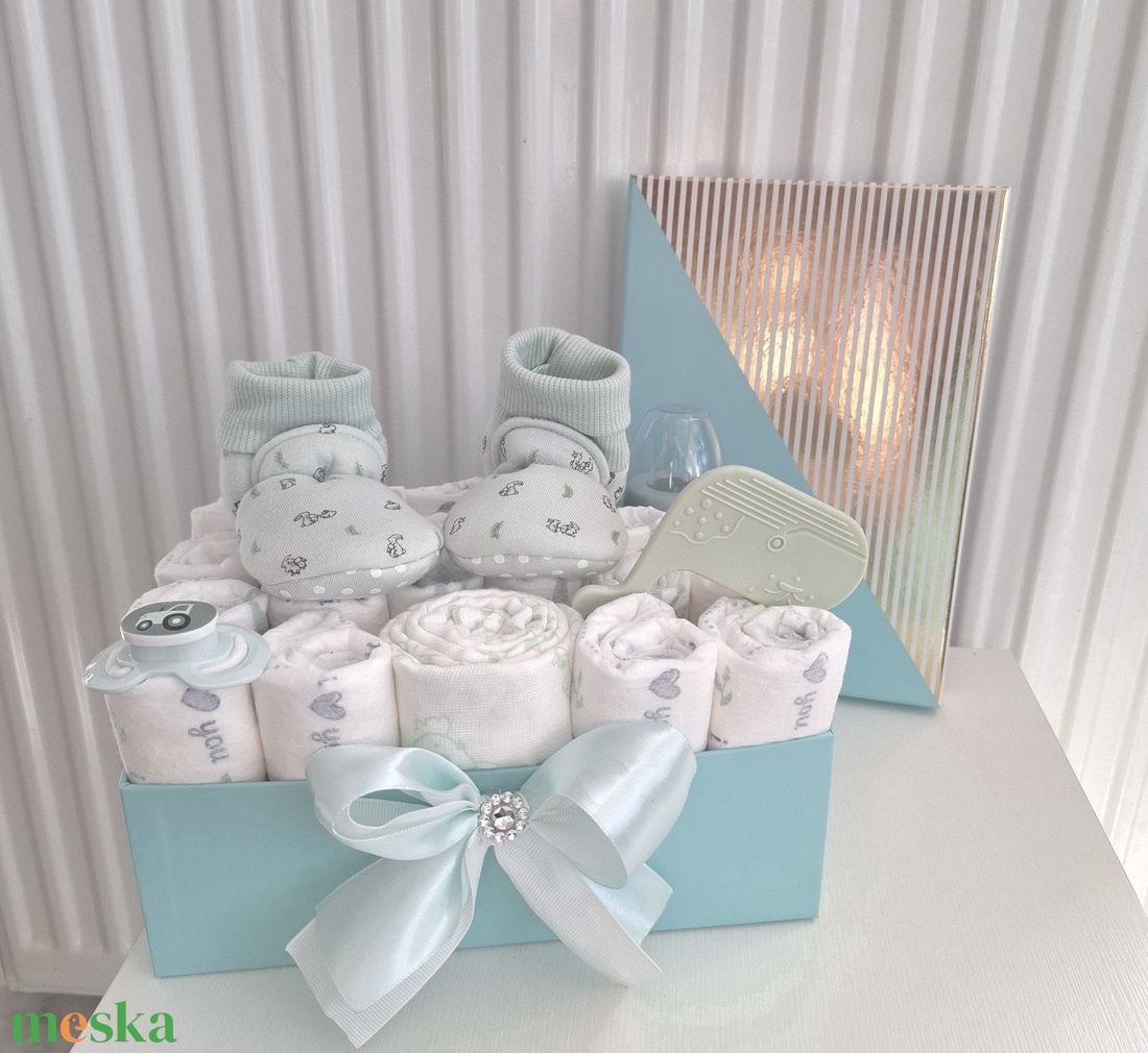 Tipegő pelenkatorta, 2-5 kg pelenkatorony, babaváró csomag - baba - mama - babalátogató ajándékcsomag - Meska.hu