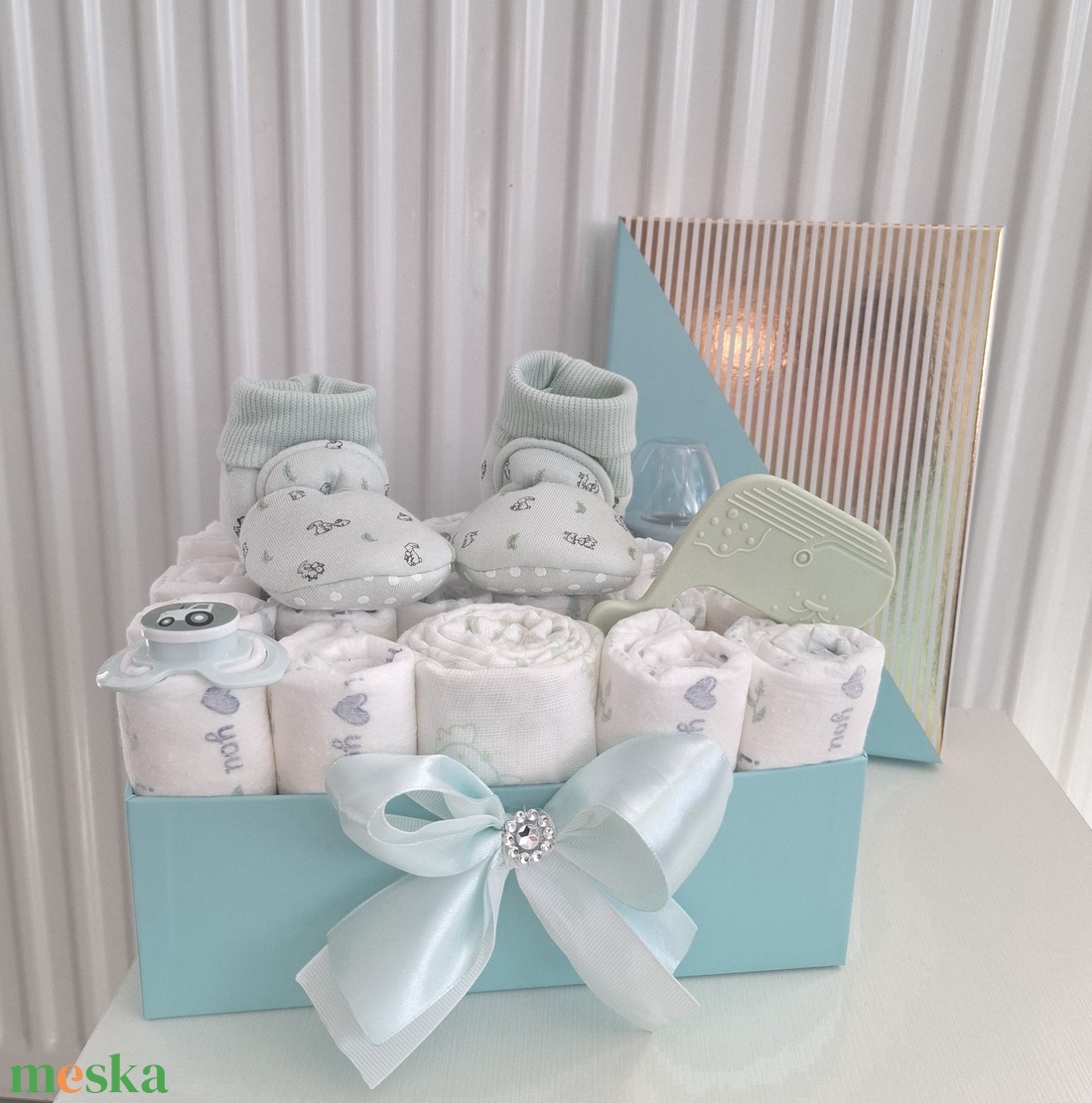 Tipegő pelenkatorta, 2-5 kg pelenkatorony, babaváró csomag - baba - mama - babalátogató ajándékcsomag - Meska.hu