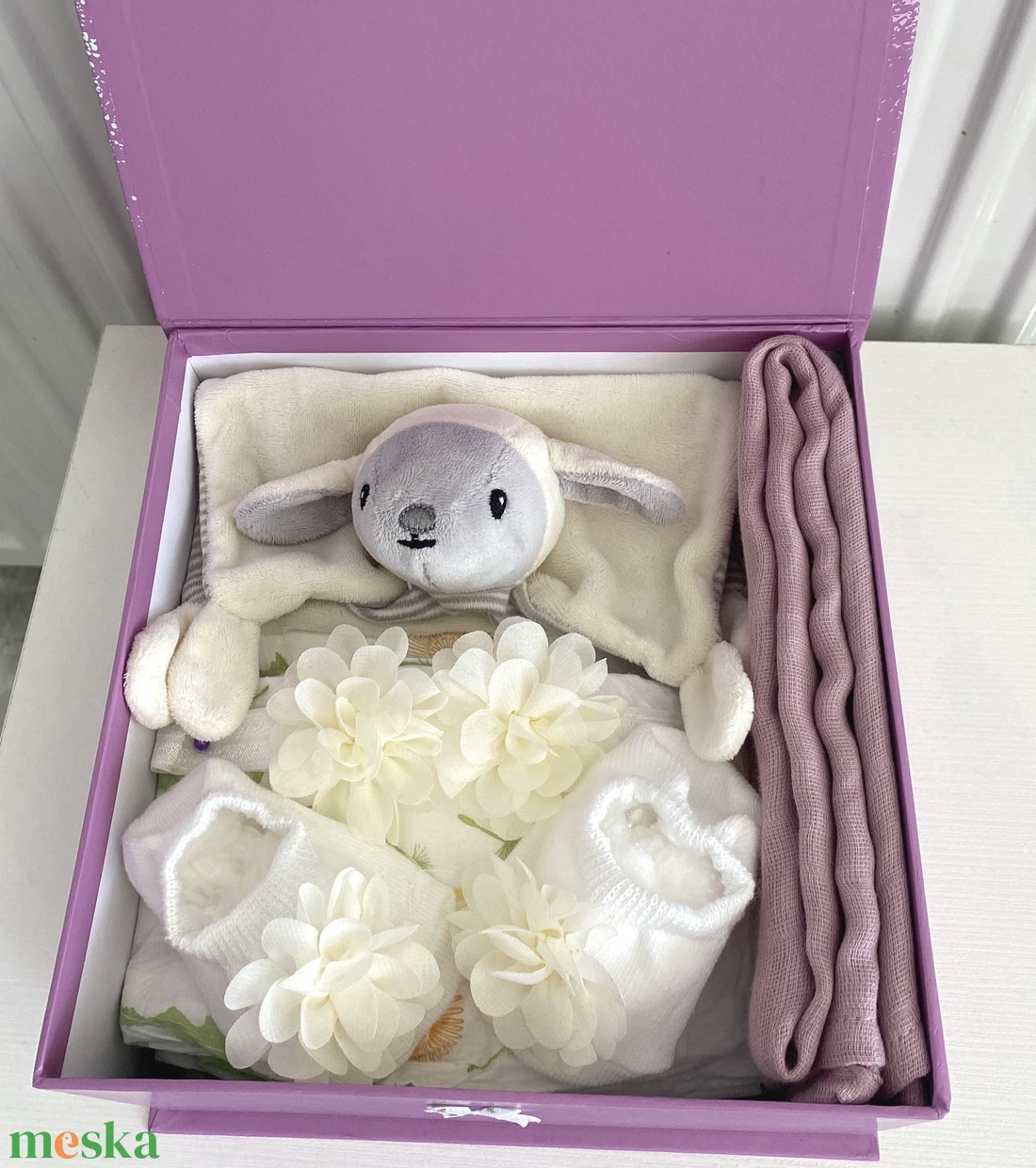 Bárányka pelenkatorta, 2-5 kg pelenkatorony, babaváró csomag - játék & sport - babalátogató ajándékcsomag - Meska.hu Bárányka pelenkatorta, 2-5 kg pelenkatorony, babaváró csomag - játék & sport - babalátogató ajándékcsomag - Meska.hu