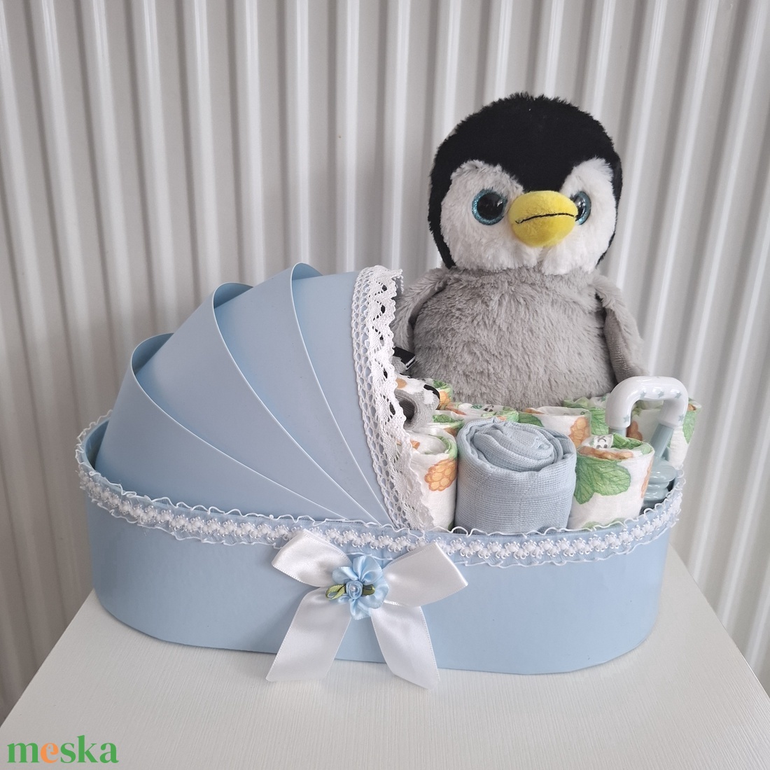 Pingvin bölcső pelenkatorta 3-6 kg, pelenkatorony, babaváró csomag - játék & sport - babalátogató ajándékcsomag - Meska.hu Pingvin bölcső pelenkatorta 3-6 kg, pelenkatorony, babaváró csomag - játék & sport - babalátogató ajándékcsomag - Meska.hu