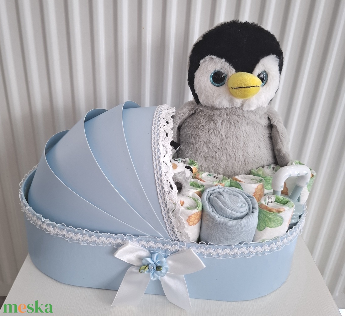 Pingvin bölcső pelenkatorta 3-6 kg, pelenkatorony, babaváró csomag - játék & sport - babalátogató ajándékcsomag - Meska.hu Pingvin bölcső pelenkatorta 3-6 kg, pelenkatorony, babaváró csomag - játék & sport - babalátogató ajándékcsomag - Meska.hu