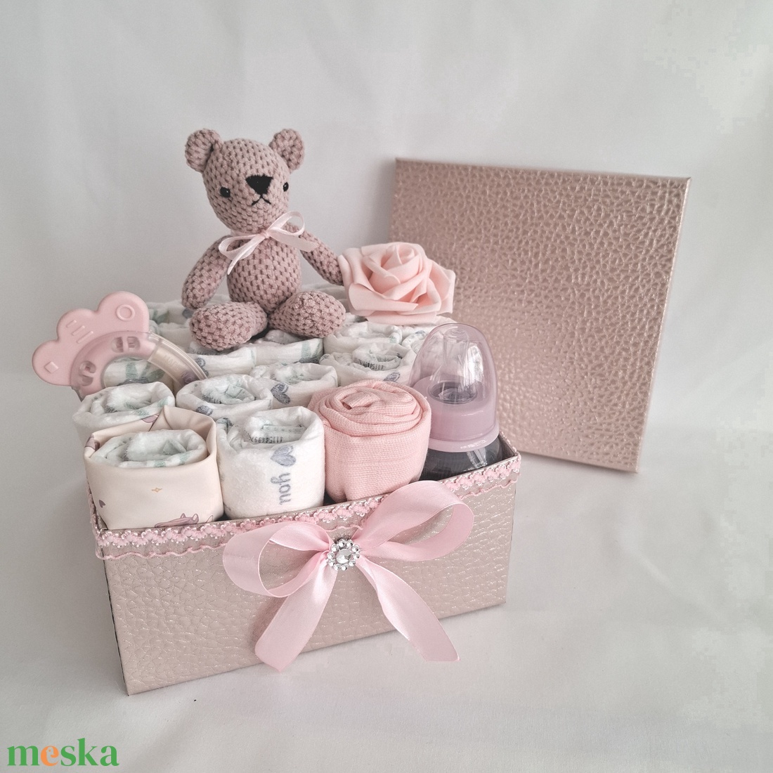 Kis mackó pelenkatorta, 2-5 kg pelenkatorony, babaváró csomag - baba - mama - babalátogató ajándékcsomag - Meska.hu