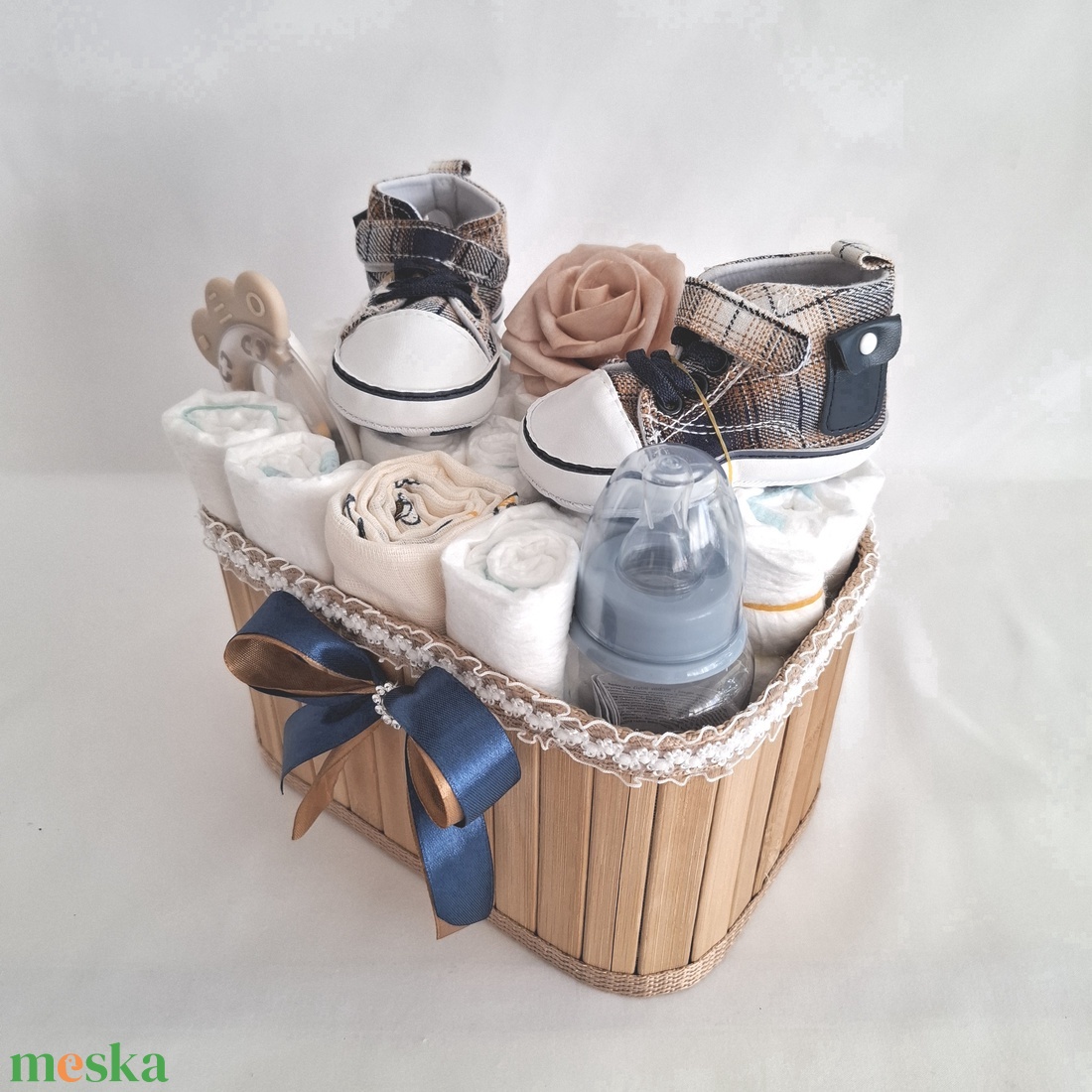 Kis cipő baba box, pelenkatorta 4-8kg pelenkatorony, babaváró csomag - játék & sport - babalátogató ajándékcsomag - Meska.hu Kis cipő baba box, pelenkatorta 4-8kg pelenkatorony, babaváró csomag - játék & sport - babalátogató ajándékcsomag - Meska.hu