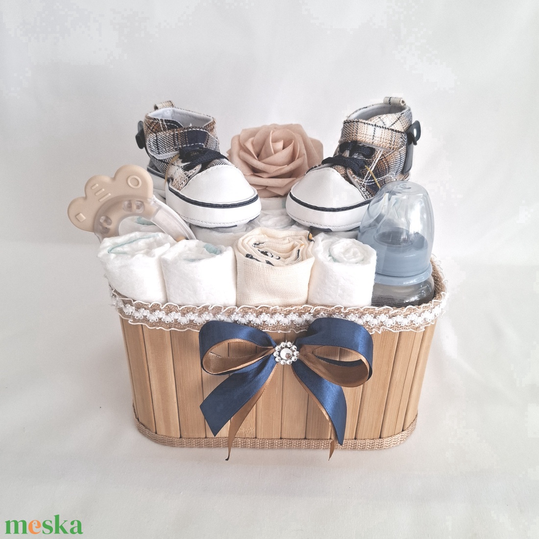 Kis cipő baba box, pelenkatorta 4-8kg pelenkatorony, babaváró csomag - játék & sport - babalátogató ajándékcsomag - Meska.hu Kis cipő baba box, pelenkatorta 4-8kg pelenkatorony, babaváró csomag - játék & sport - babalátogató ajándékcsomag - Meska.hu