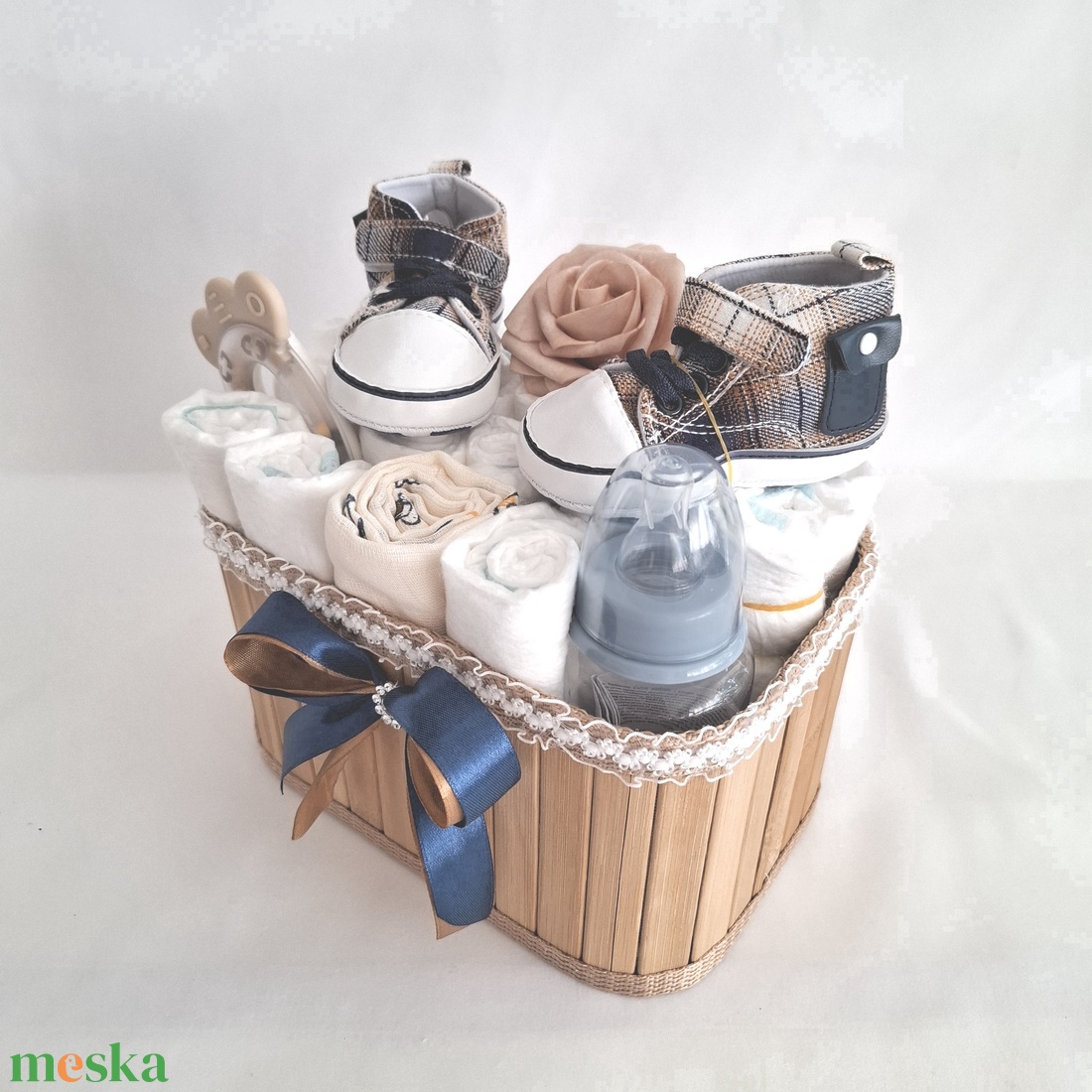 Kis cipő baba box, pelenkatorta 4-8kg pelenkatorony, babaváró csomag - játék & sport - babalátogató ajándékcsomag - Meska.hu Kis cipő baba box, pelenkatorta 4-8kg pelenkatorony, babaváró csomag - játék & sport - babalátogató ajándékcsomag - Meska.hu