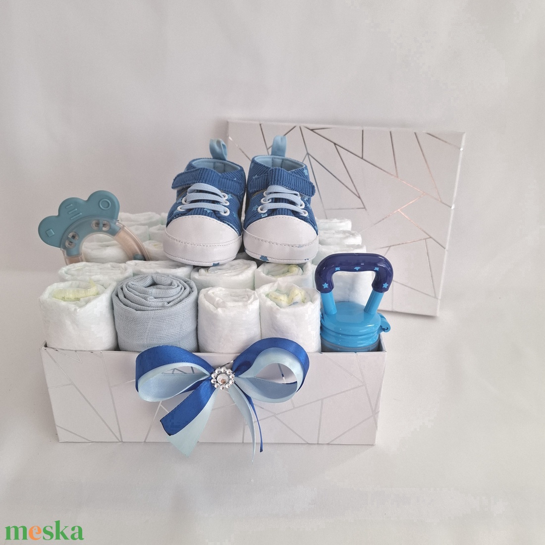 Tipegő kis cipő pelenkatorta , 4-8 kg pelenkatorony, babaváró csomag (etető cumi) - játék & sport - babalátogató ajándékcsomag - Meska.hu Tipegő kis cipő pelenkatorta , 4-8 kg pelenkatorony, babaváró csomag (etető cumi) - játék & sport - babalátogató ajándékcsomag - Meska.hu