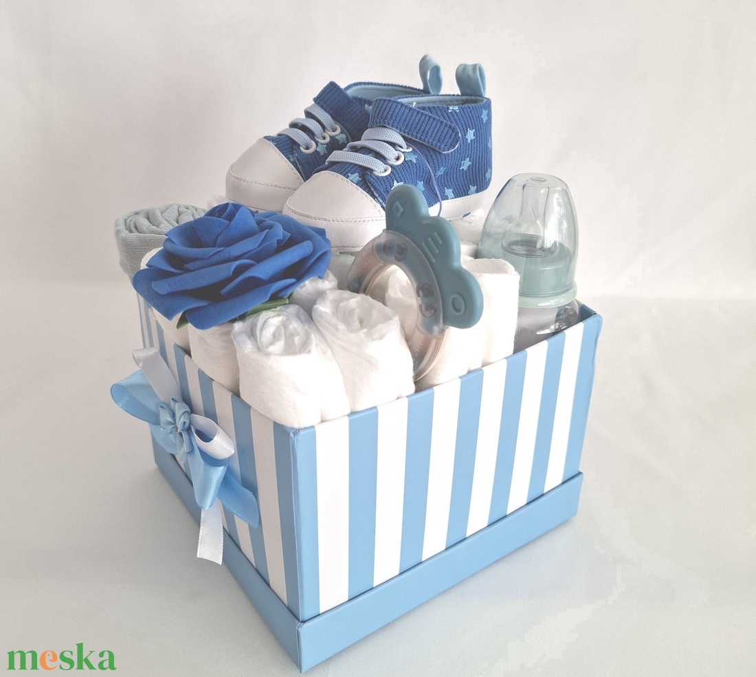 Tipegő kis cipő pelenkatorta , 4-8 kg pelenkatorony, babaváró csomag - játék & sport - babalátogató ajándékcsomag - Meska.hu Tipegő kis cipő pelenkatorta , 4-8 kg pelenkatorony, babaváró csomag - játék & sport - babalátogató ajándékcsomag - Meska.hu