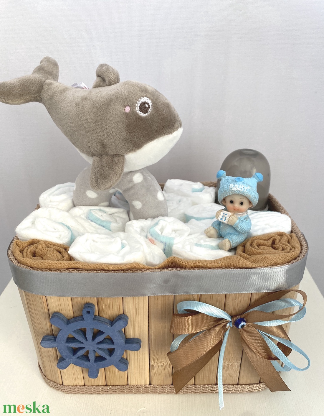 Delfin baba box, pelenkatorta, 3-6kg pelenkatorony, babaváró csomag, kelengye - játék & sport - babalátogató ajándékcsomag - Meska.hu Delfin baba box, pelenkatorta, 3-6kg pelenkatorony, babaváró csomag, kelengye - játék & sport - babalátogató ajándékcsomag - Meska.hu