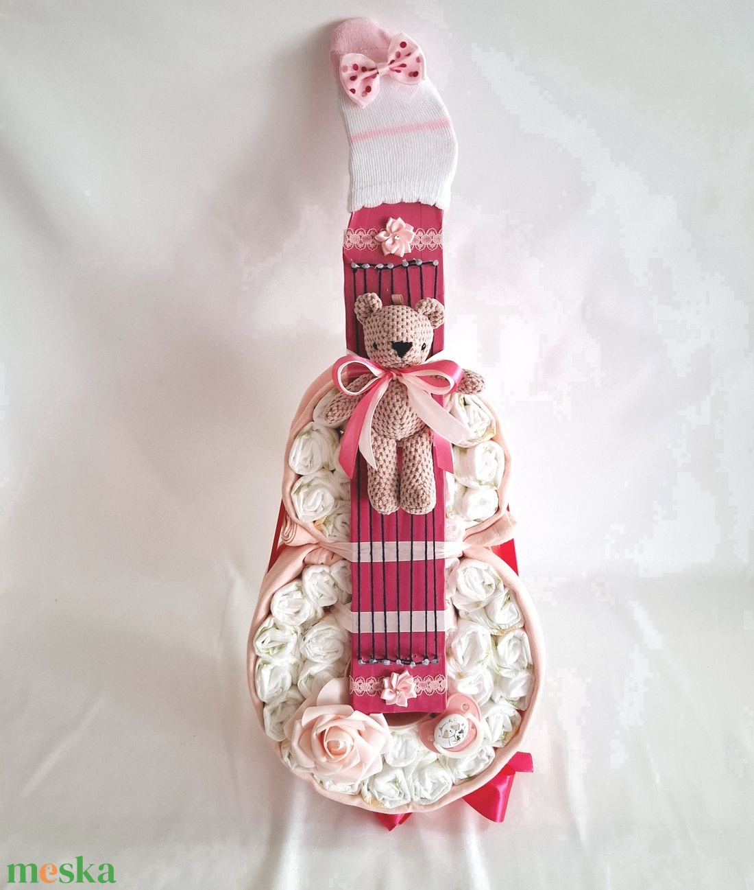 Gitár pelenkatorta, 2-5kg pelenkatorony, babaváró csomag - játék & sport - babalátogató ajándékcsomag - Meska.hu