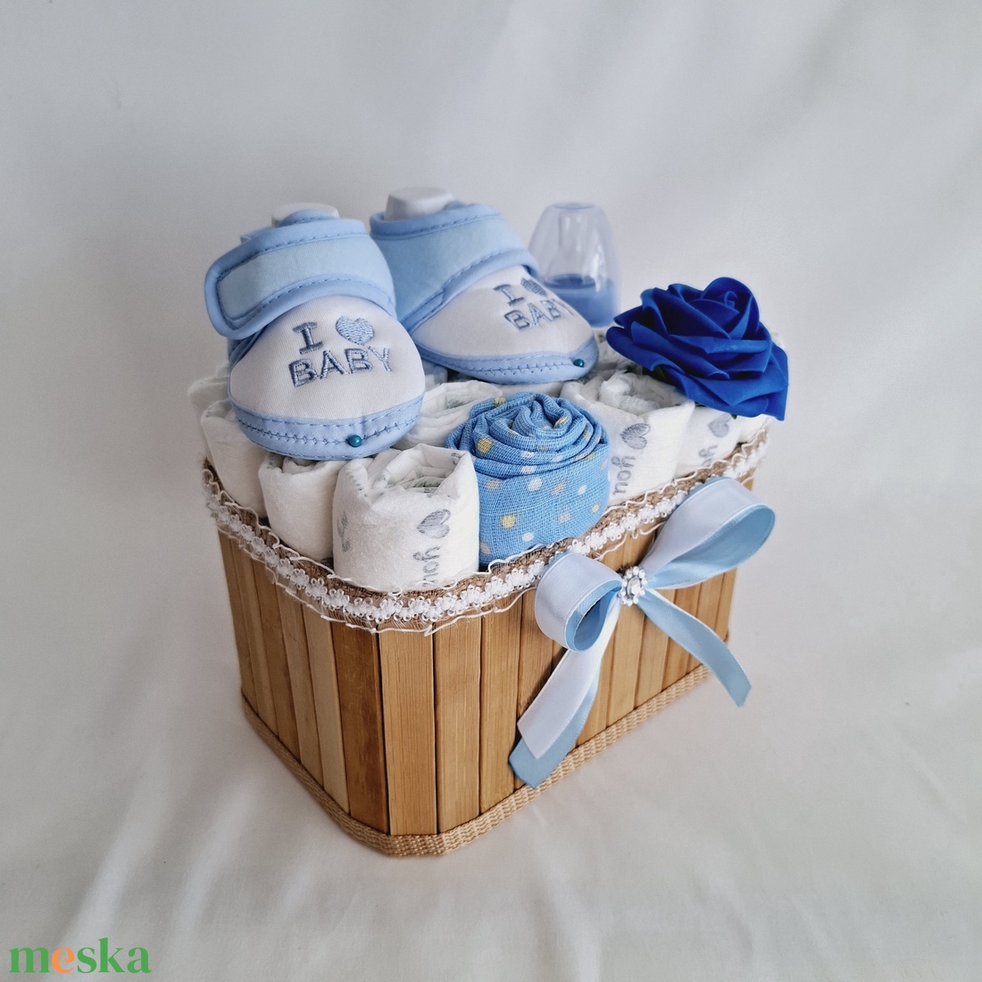 Kis tipegő pelenkatorony, pelenkatorta babaváró csomag 2-5kg - játék & sport - babalátogató ajándékcsomag - Meska.hu Kis tipegő pelenkatorony, pelenkatorta babaváró csomag 2-5kg - játék & sport - babalátogató ajándékcsomag - Meska.hu