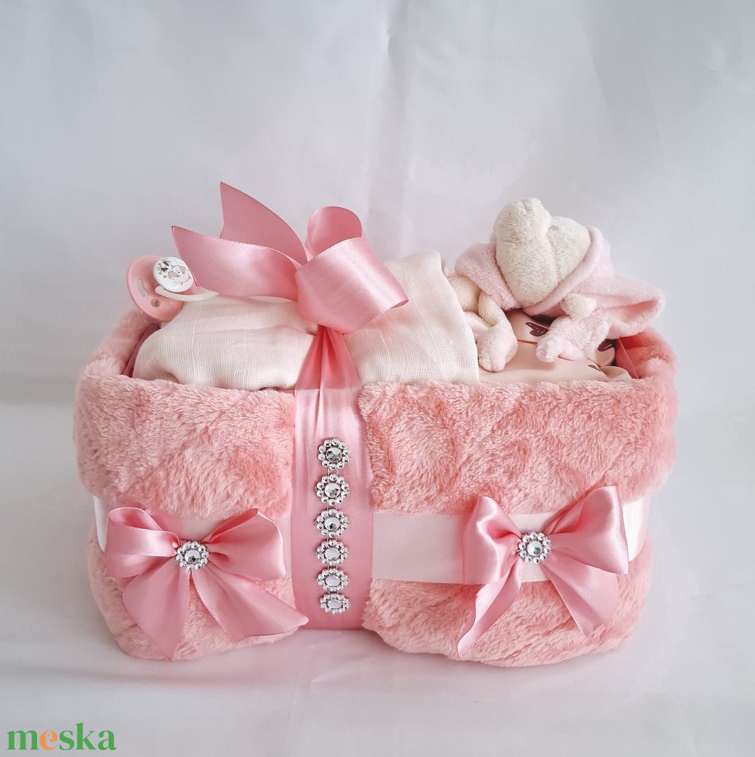 Édes álom pelenkatorta 3-6 kg, babaváró csomag, kelengye - játék & sport - babalátogató ajándékcsomag - Meska.hu Édes álom pelenkatorta 3-6 kg, babaváró csomag, kelengye - játék & sport - babalátogató ajándékcsomag - Meska.hu