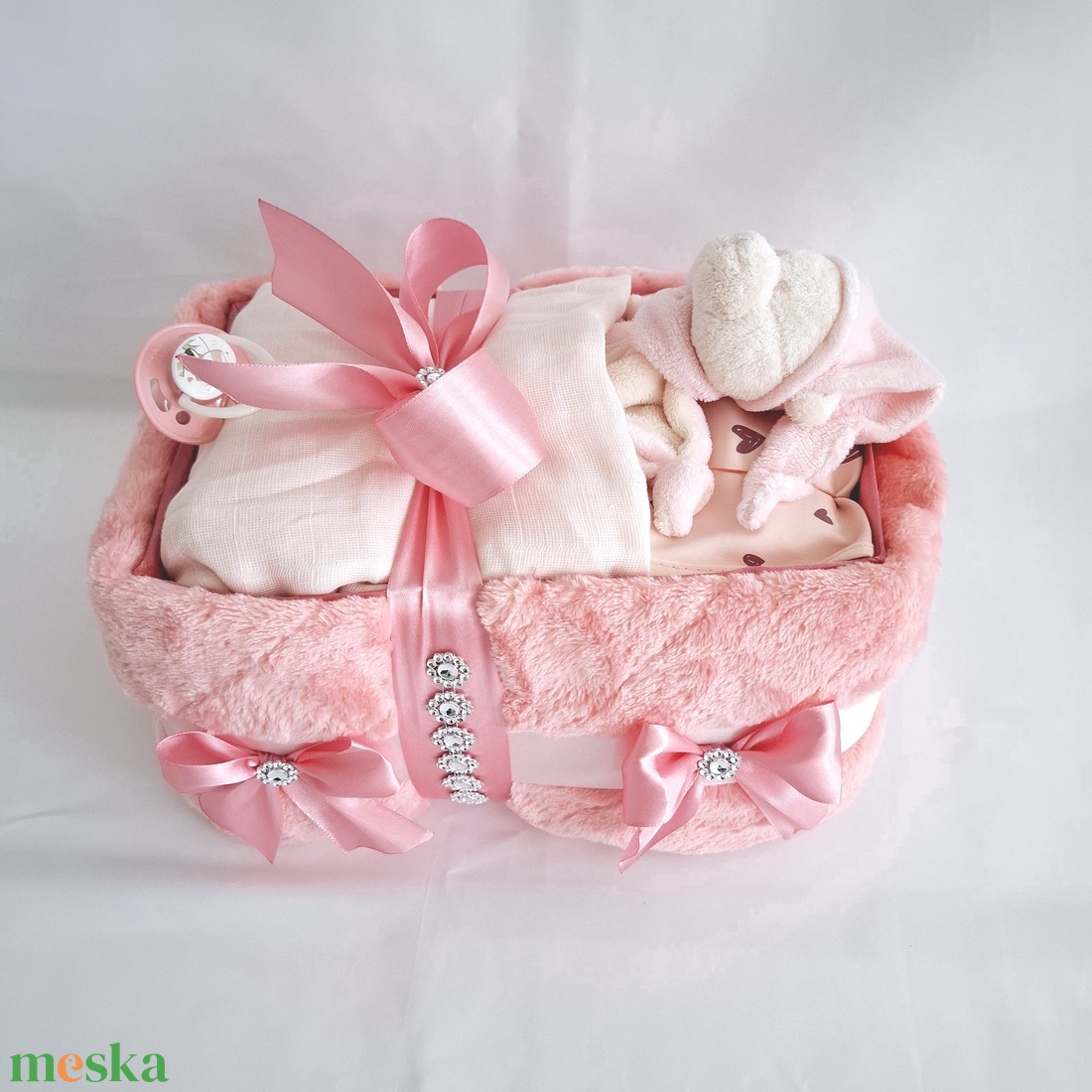Édes álom pelenkatorta 3-6 kg, babaváró csomag, kelengye - játék & sport - babalátogató ajándékcsomag - Meska.hu Édes álom pelenkatorta 3-6 kg, babaváró csomag, kelengye - játék & sport - babalátogató ajándékcsomag - Meska.hu