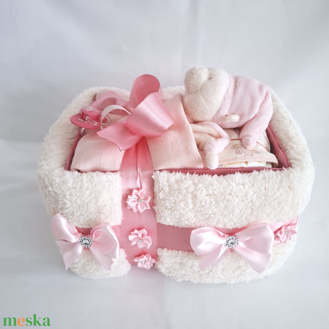 Édes álom pelenkatorta 4-8kg, babaváró csomag - játék & sport - babalátogató ajándékcsomag - Meska.hu Édes álom pelenkatorta 4-8kg, babaváró csomag - játék & sport - babalátogató ajándékcsomag - Meska.hu