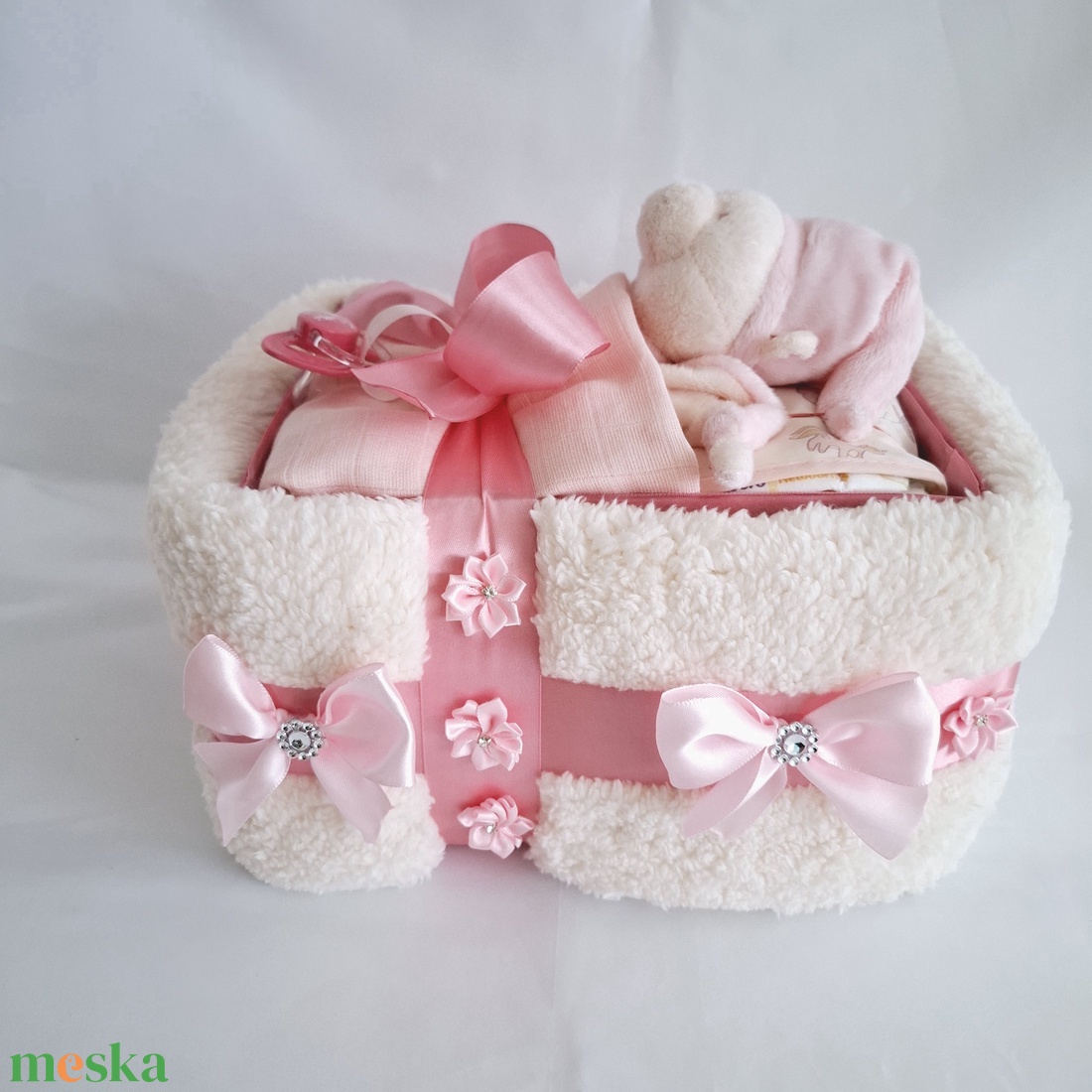 Édes álom pelenkatorta 4-8kg, babaváró csomag - játék & sport - babalátogató ajándékcsomag - Meska.hu Édes álom pelenkatorta 4-8kg, babaváró csomag - játék & sport - babalátogató ajándékcsomag - Meska.hu