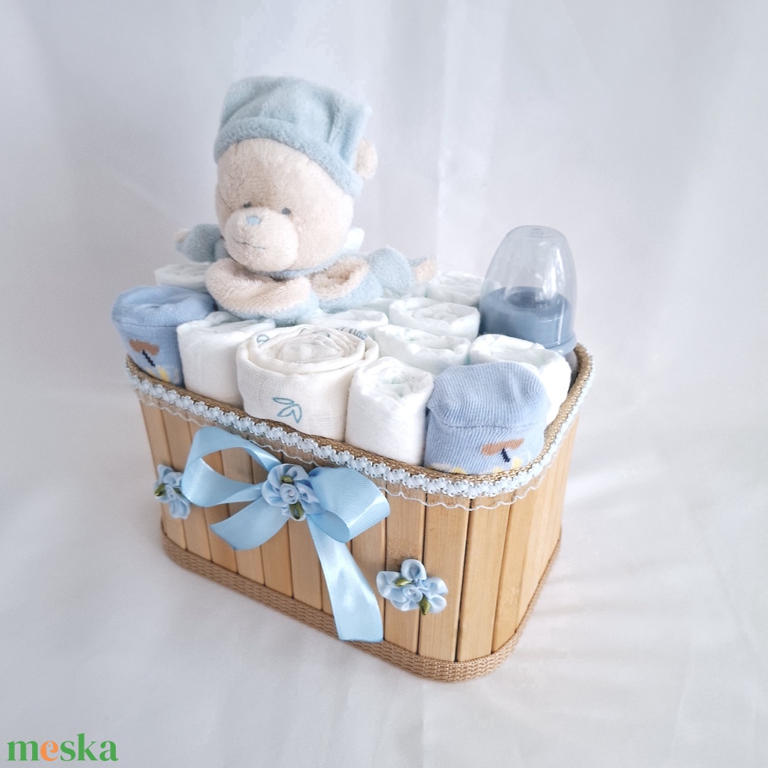 Kis mackó baba box, pelenkatorta, 4-8kg pelenkatorony, babaváró csomag - baba - mama - babalátogató ajándékcsomag - Meska.hu