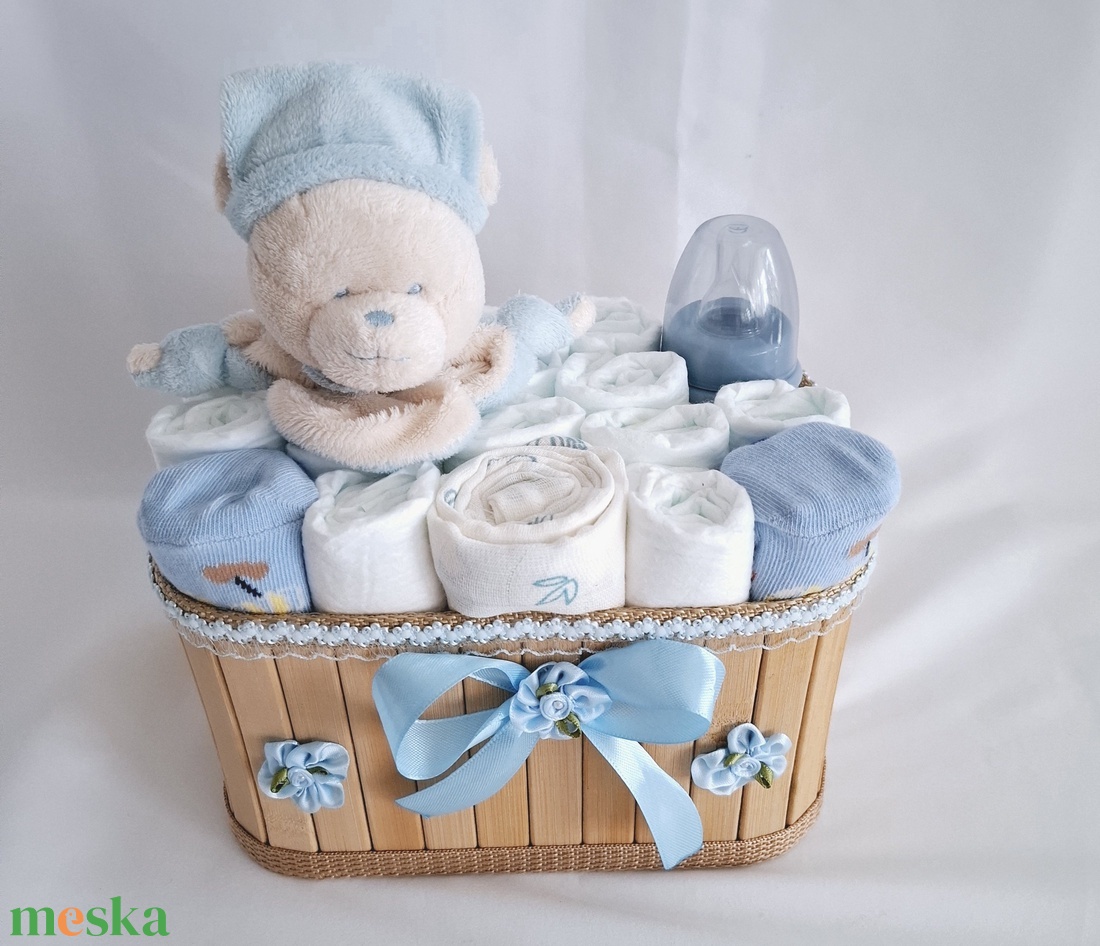 Kis mackó baba box, pelenkatorta, 4-8kg pelenkatorony, babaváró csomag - baba - mama - babalátogató ajándékcsomag - Meska.hu