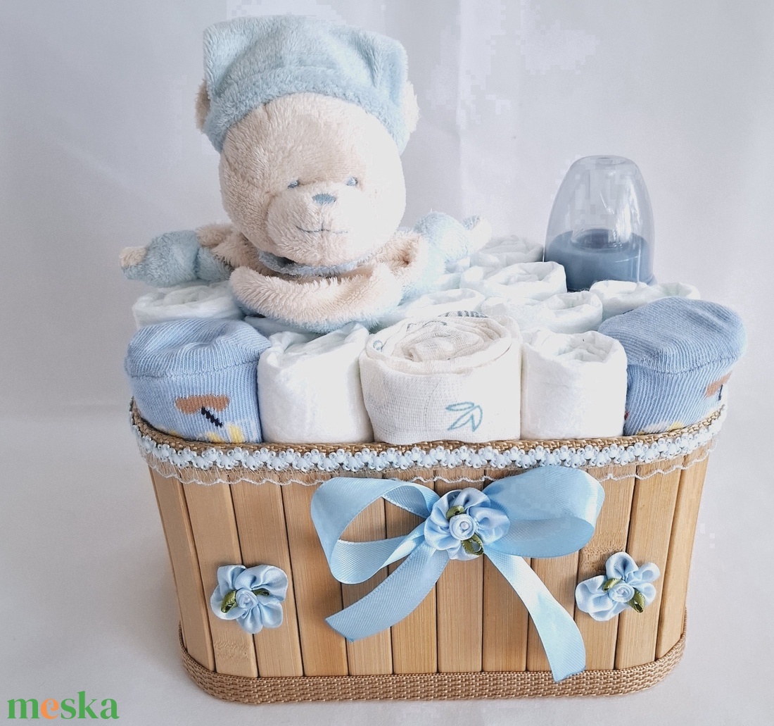 Kis mackó baba box, pelenkatorta, 4-8kg pelenkatorony, babaváró csomag - baba - mama - babalátogató ajándékcsomag - Meska.hu