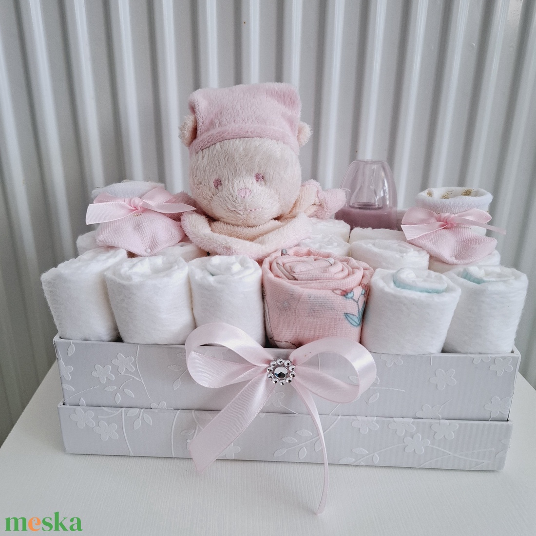 Maci baba box,pelenkatorta 4-8 kg pelenka doboz, babaváró csomag - játék & sport - babalátogató ajándékcsomag - Meska.hu Maci baba box,pelenkatorta 4-8 kg pelenka doboz, babaváró csomag - játék & sport - babalátogató ajándékcsomag - Meska.hu
