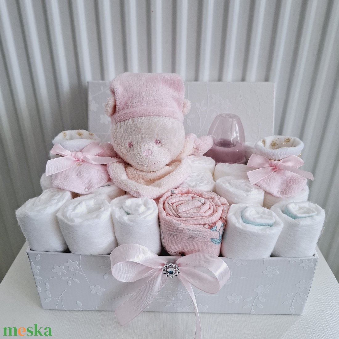 Maci baba box,pelenkatorta 4-8 kg pelenka doboz, babaváró csomag - játék & sport - babalátogató ajándékcsomag - Meska.hu Maci baba box,pelenkatorta 4-8 kg pelenka doboz, babaváró csomag - játék & sport - babalátogató ajándékcsomag - Meska.hu
