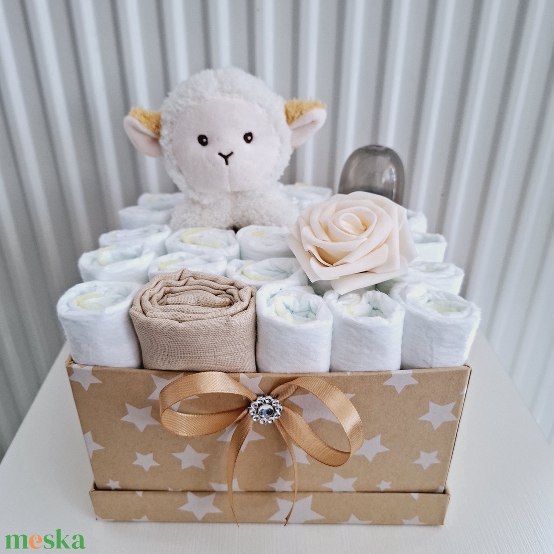 Bárányka baba box, pelenkatorta 2-5 kg pelenka doboz, babaváró csomag - játék & sport - babalátogató ajándékcsomag - Meska.hu Bárányka baba box, pelenkatorta 2-5 kg pelenka doboz, babaváró csomag - játék & sport - babalátogató ajándékcsomag - Meska.hu