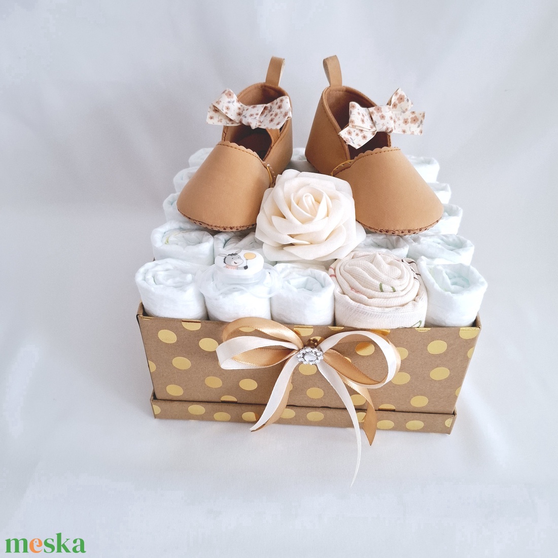 Tipegő baba box, pelenkatorta 4-8 kg pelenka doboz, babaváró csomag - játék & sport - babalátogató ajándékcsomag - Meska.hu Tipegő baba box, pelenkatorta 4-8 kg pelenka doboz, babaváró csomag - játék & sport - babalátogató ajándékcsomag - Meska.hu