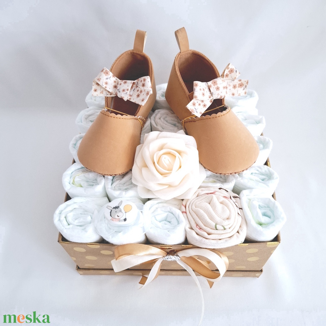 Tipegő baba box, pelenkatorta 4-8 kg pelenka doboz, babaváró csomag - játék & sport - babalátogató ajándékcsomag - Meska.hu Tipegő baba box, pelenkatorta 4-8 kg pelenka doboz, babaváró csomag - játék & sport - babalátogató ajándékcsomag - Meska.hu