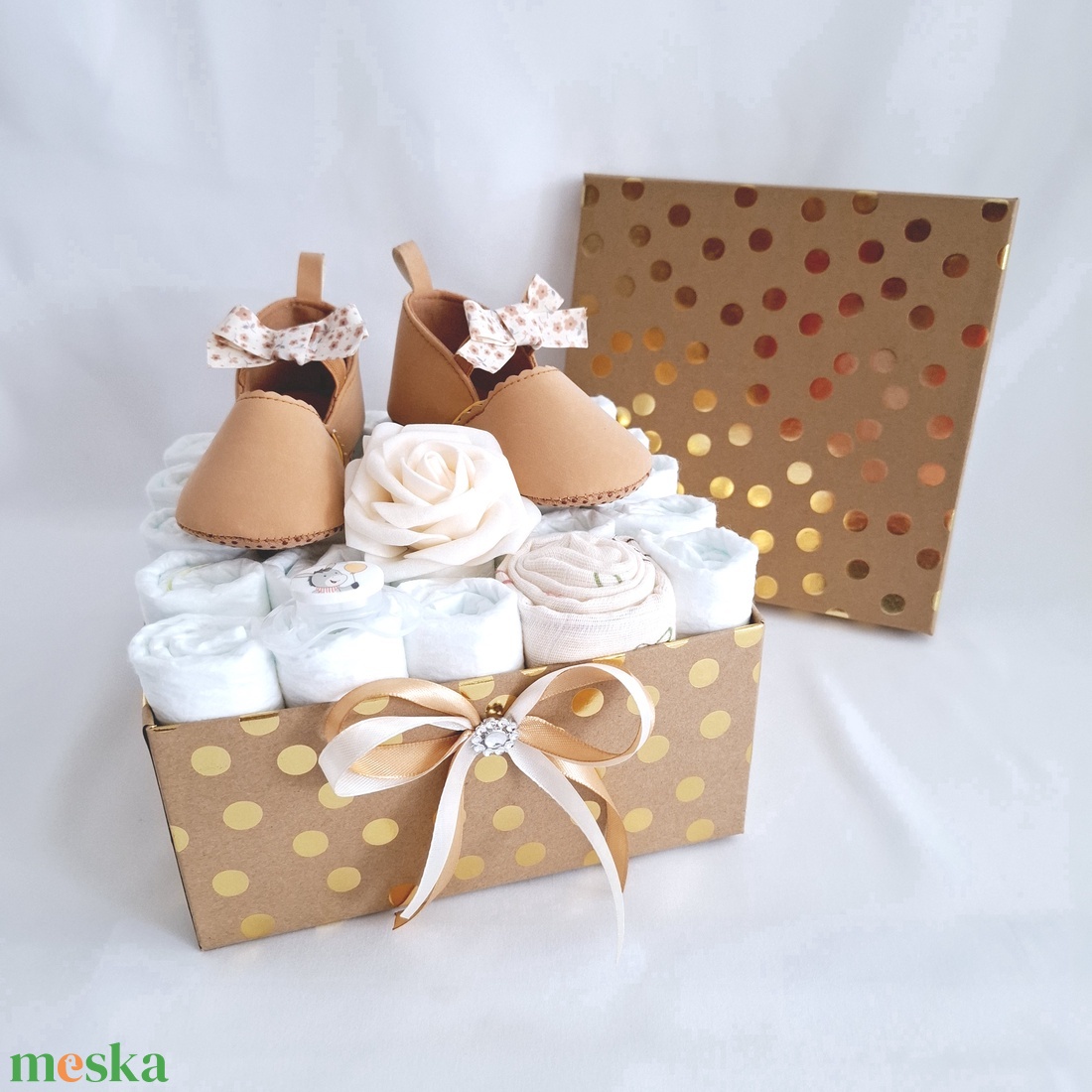Tipegő baba box, pelenkatorta 4-8 kg pelenka doboz, babaváró csomag - játék & sport - babalátogató ajándékcsomag - Meska.hu Tipegő baba box, pelenkatorta 4-8 kg pelenka doboz, babaváró csomag - játék & sport - babalátogató ajándékcsomag - Meska.hu