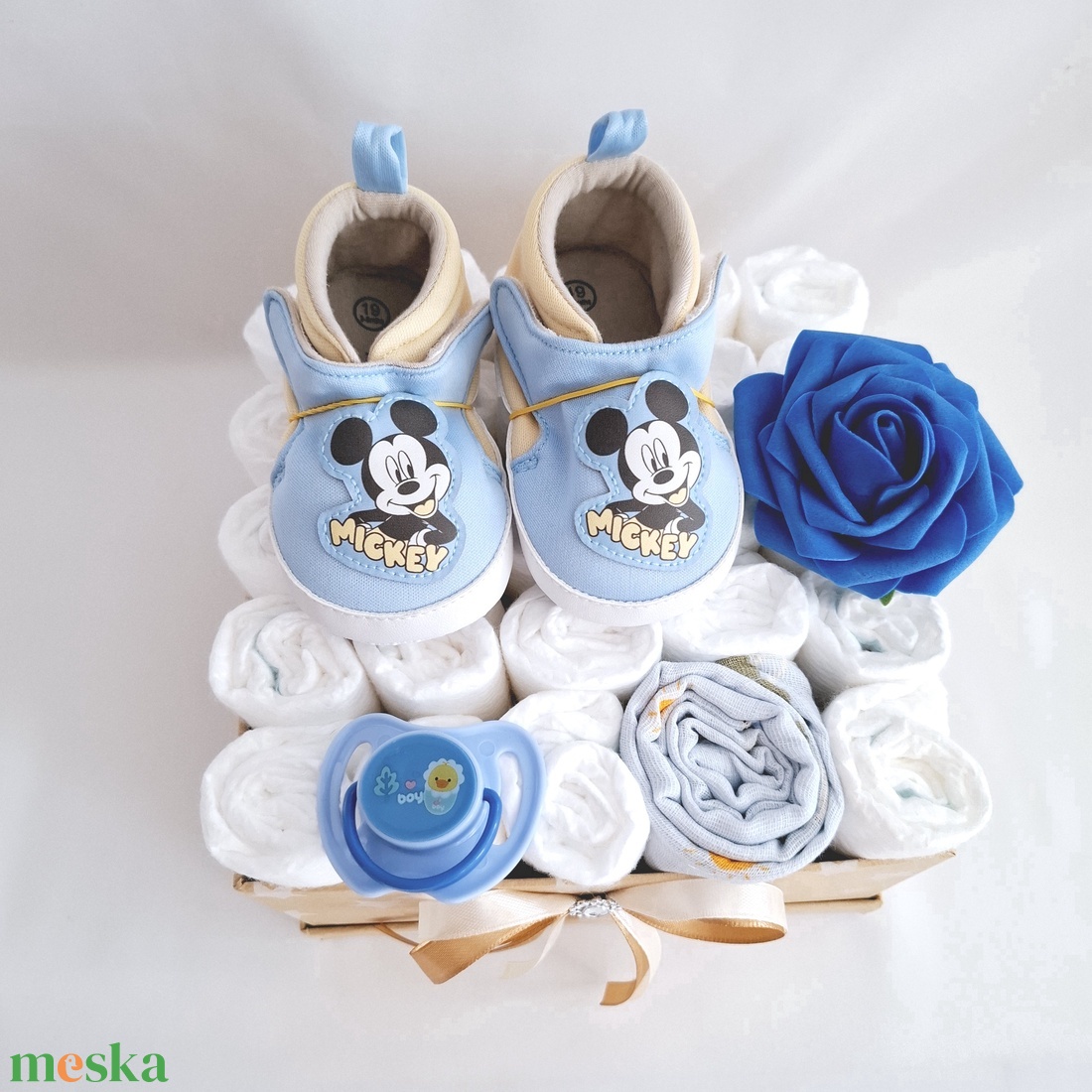 Mickey tipegő baba box, pelenkatorta 2-5 kg pelenka doboz, babaváró csomag - játék & sport - babalátogató ajándékcsomag - Meska.hu Mickey tipegő baba box, pelenkatorta 2-5 kg pelenka doboz, babaváró csomag - játék & sport - babalátogató ajándékcsomag - Meska.hu