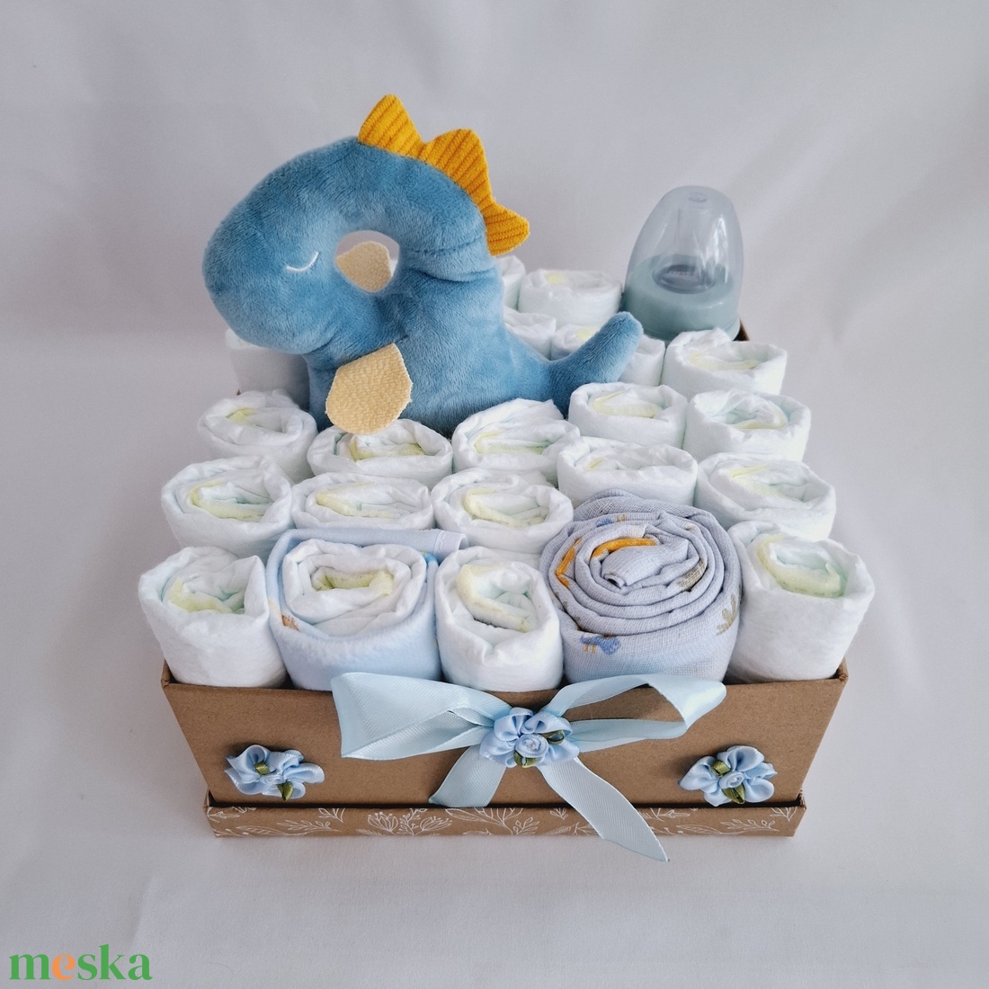 Dino baba box,pelenkatorta 4-8 kg pelenka doboz, babaváró csomag - játék & sport - babalátogató ajándékcsomag - Meska.hu Dino baba box,pelenkatorta 4-8 kg pelenka doboz, babaváró csomag - játék & sport - babalátogató ajándékcsomag - Meska.hu