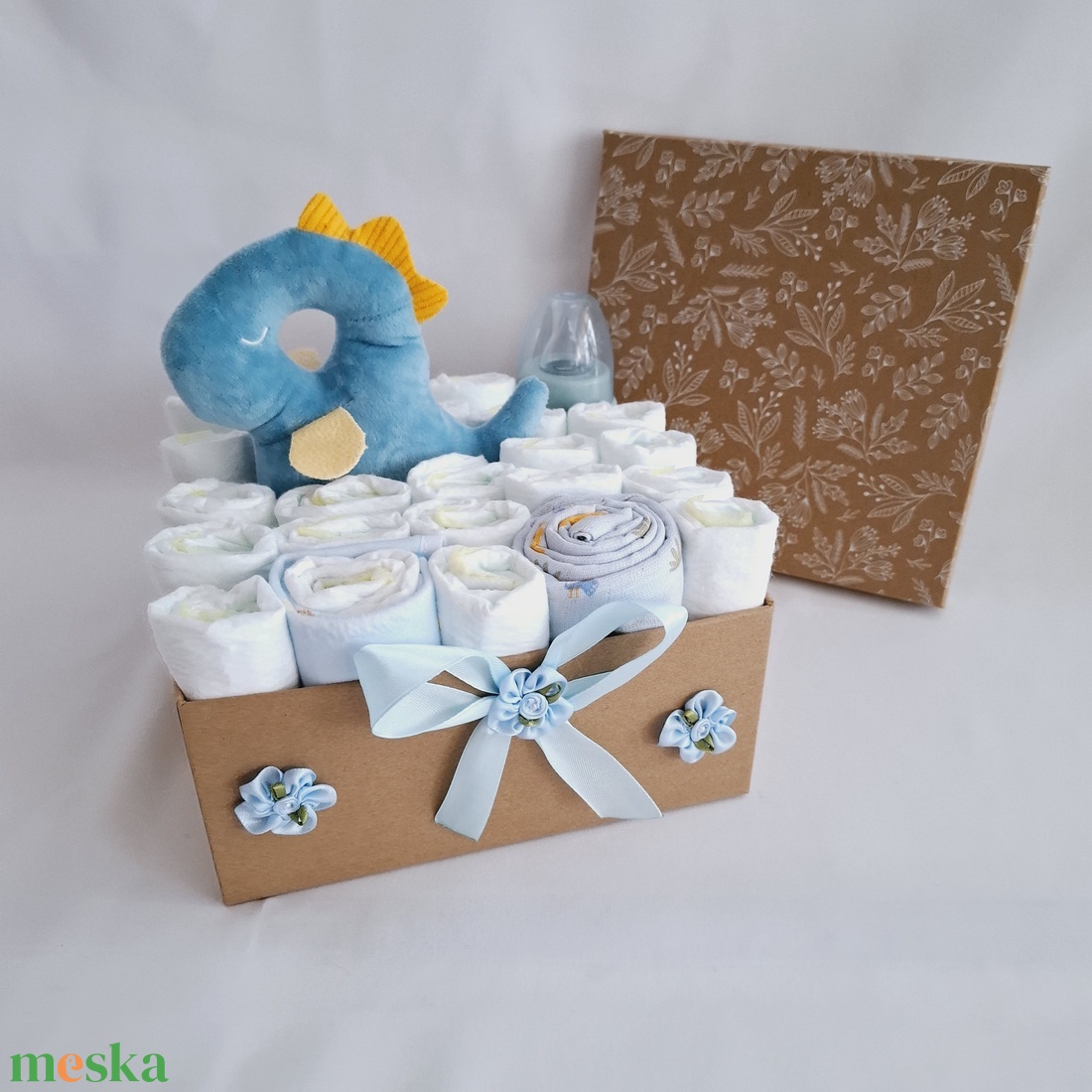 Dino baba box,pelenkatorta 4-8 kg pelenka doboz, babaváró csomag - játék & sport - babalátogató ajándékcsomag - Meska.hu Dino baba box,pelenkatorta 4-8 kg pelenka doboz, babaváró csomag - játék & sport - babalátogató ajándékcsomag - Meska.hu