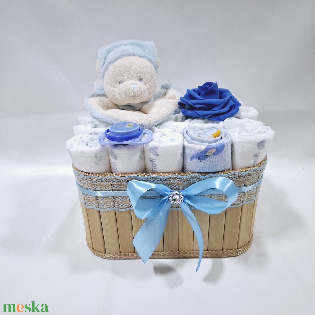 Maci tipegő baba box, pelenkatorta 2-5 kg pelenka doboz, babaváró csomag - játék & sport - babalátogató ajándékcsomag - Meska.hu Maci tipegő baba box, pelenkatorta 2-5 kg pelenka doboz, babaváró csomag - játék & sport - babalátogató ajándékcsomag - Meska.hu