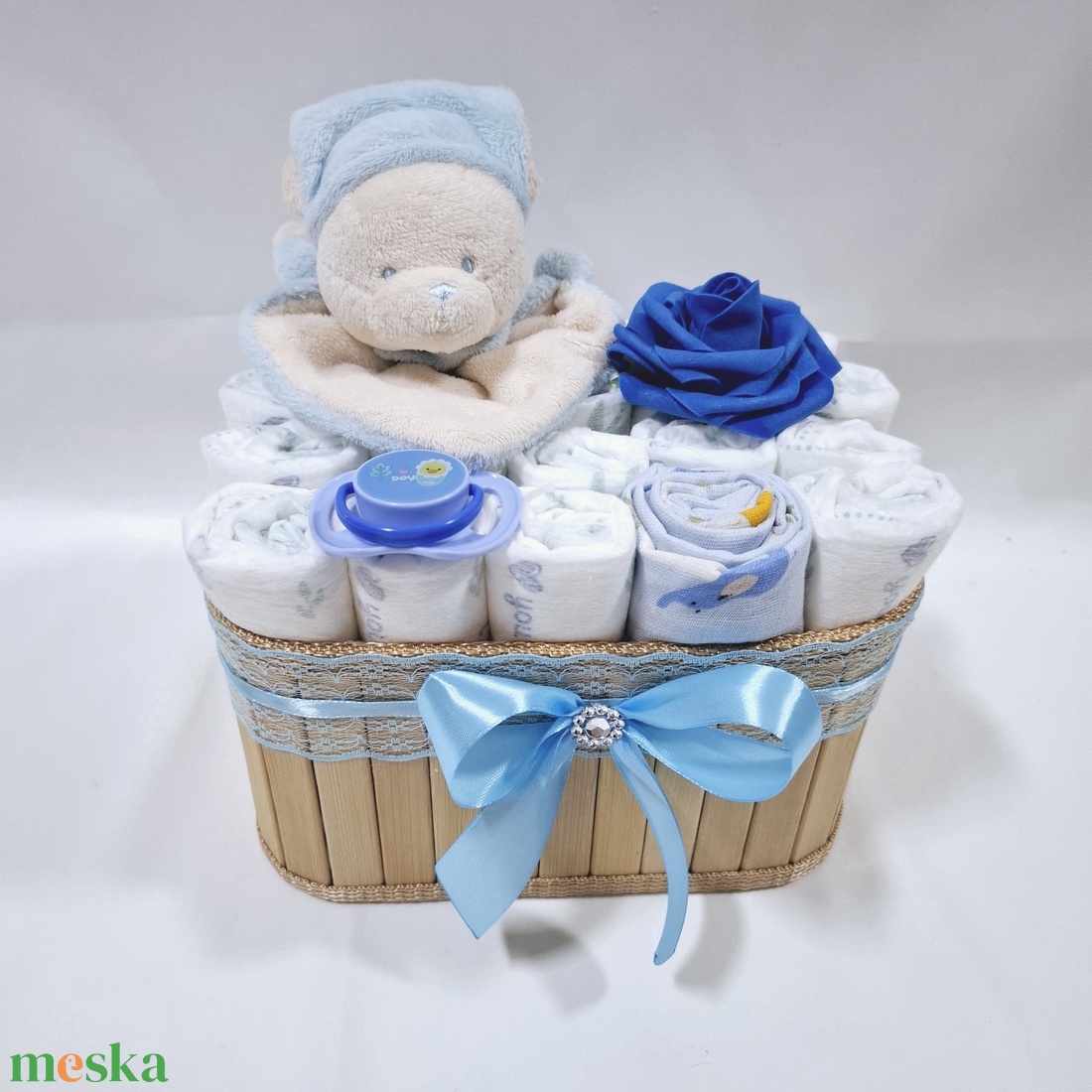Maci tipegő baba box, pelenkatorta 2-5 kg pelenka doboz, babaváró csomag - játék & sport - babalátogató ajándékcsomag - Meska.hu Maci tipegő baba box, pelenkatorta 2-5 kg pelenka doboz, babaváró csomag - játék & sport - babalátogató ajándékcsomag - Meska.hu
