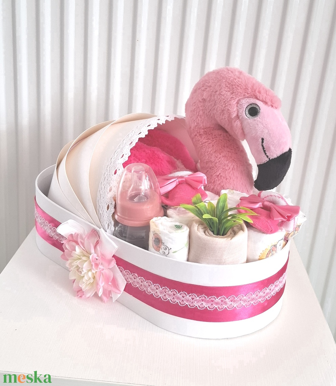 Flamingó bölcső pelenkatorta 2-5 kg, pelenkatorony, babaváró csomag - játék & sport - babalátogató ajándékcsomag - Meska.hu Flamingó bölcső pelenkatorta 2-5 kg, pelenkatorony, babaváró csomag - játék & sport - babalátogató ajándékcsomag - Meska.hu