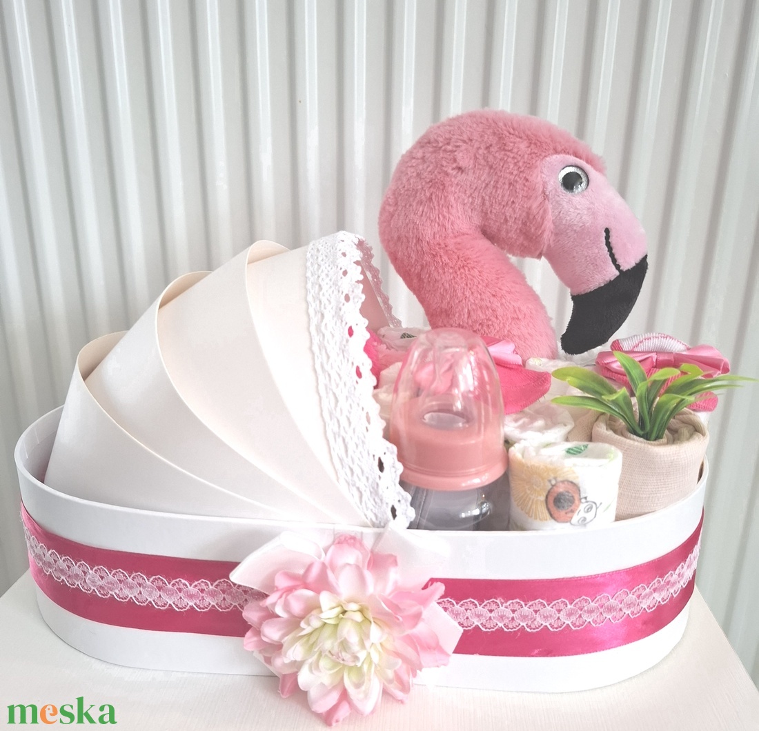 Flamingó bölcső pelenkatorta 2-5 kg, pelenkatorony, babaváró csomag - játék & sport - babalátogató ajándékcsomag - Meska.hu Flamingó bölcső pelenkatorta 2-5 kg, pelenkatorony, babaváró csomag - játék & sport - babalátogató ajándékcsomag - Meska.hu