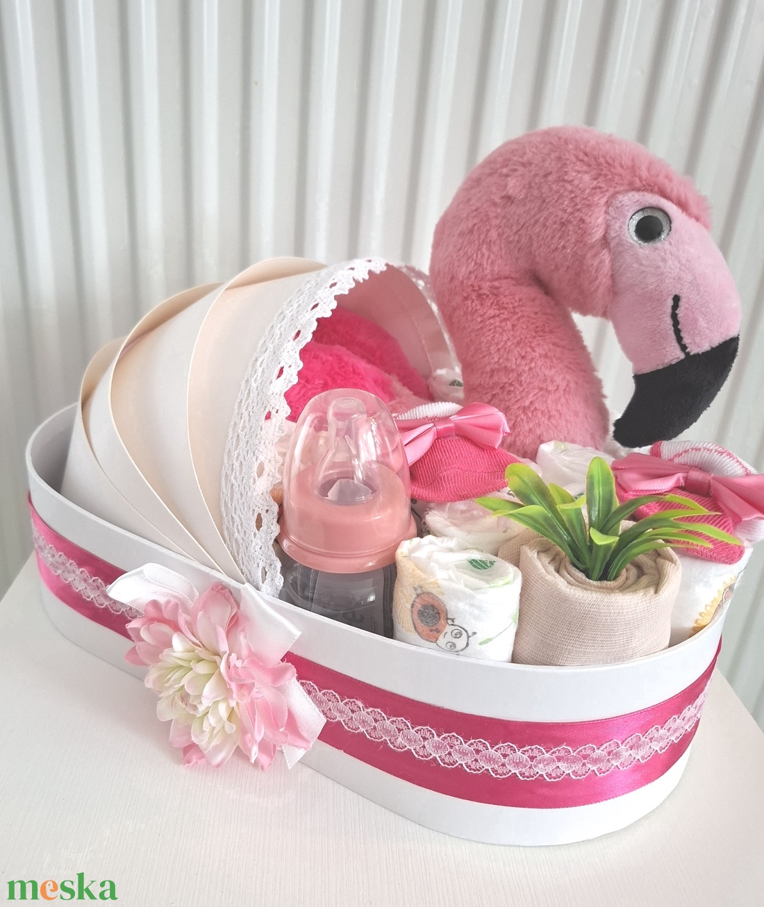Flamingó bölcső pelenkatorta 2-5 kg, pelenkatorony, babaváró csomag - játék & sport - babalátogató ajándékcsomag - Meska.hu Flamingó bölcső pelenkatorta 2-5 kg, pelenkatorony, babaváró csomag - játék & sport - babalátogató ajándékcsomag - Meska.hu