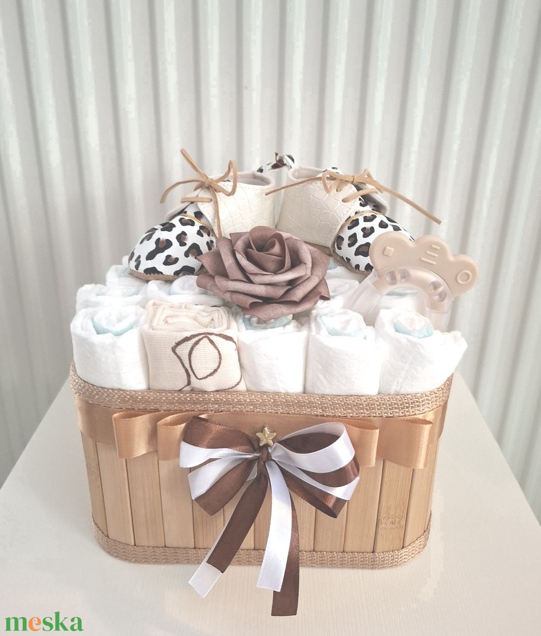 Tipegő kis cipő baba box, pelenkatorta 4-8kg pelenkatorony, babaváró csomag - játék & sport - babalátogató ajándékcsomag - Meska.hu Tipegő kis cipő baba box, pelenkatorta 4-8kg pelenkatorony, babaváró csomag - játék & sport - babalátogató ajándékcsomag - Meska.hu