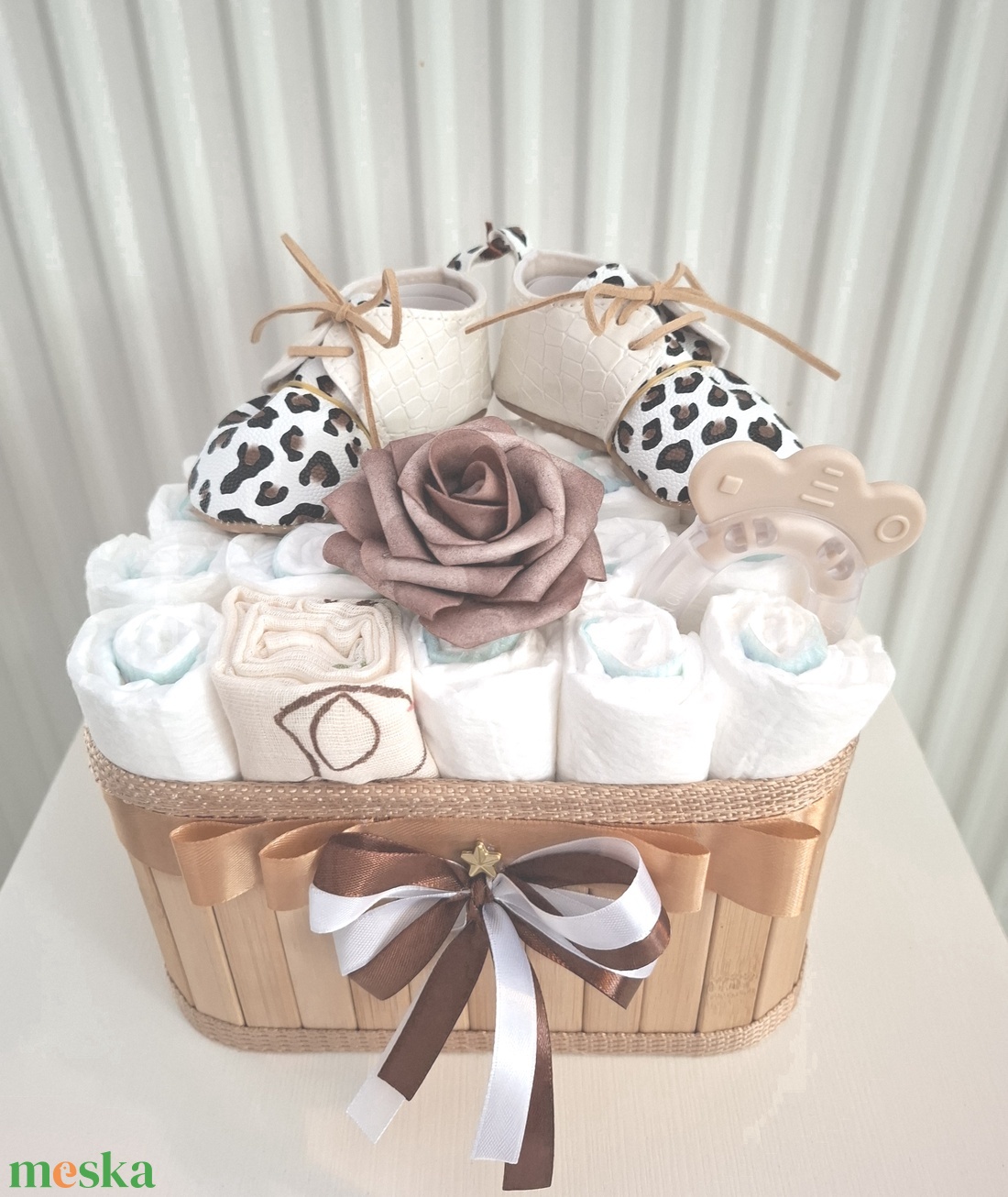Tipegő kis cipő baba box, pelenkatorta 4-8kg pelenkatorony, babaváró csomag - játék & sport - babalátogató ajándékcsomag - Meska.hu Tipegő kis cipő baba box, pelenkatorta 4-8kg pelenkatorony, babaváró csomag - játék & sport - babalátogató ajándékcsomag - Meska.hu